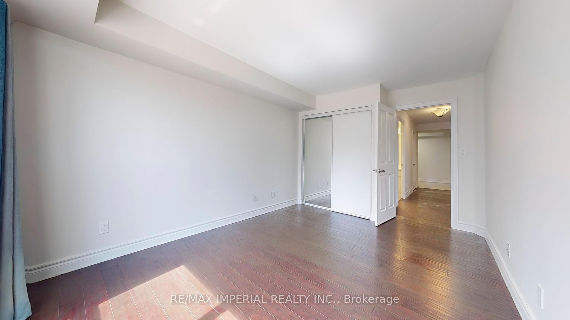 3 Bedrooms Condo at 18 Hollywood, Toronto For sale