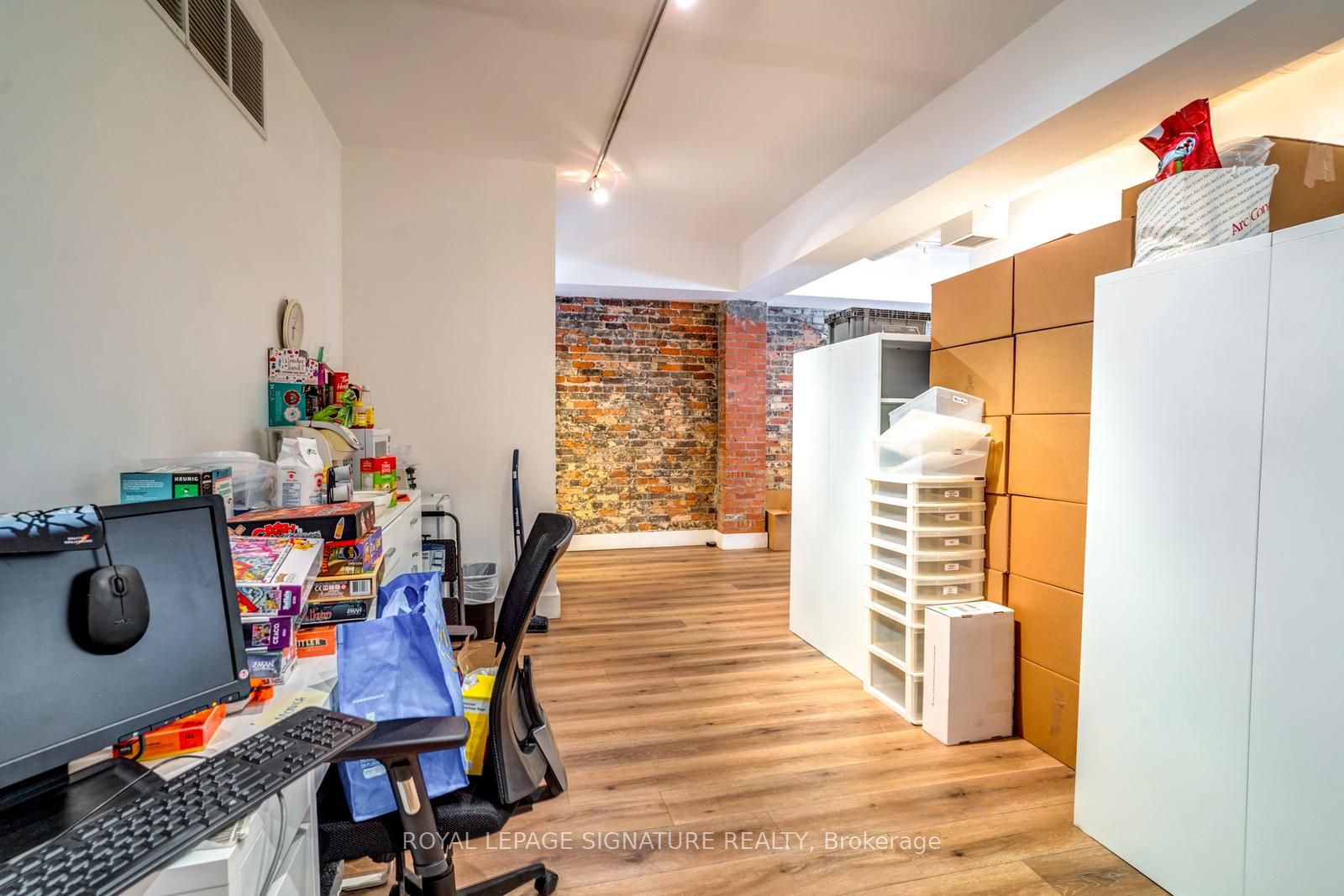926 King Street W, #Main