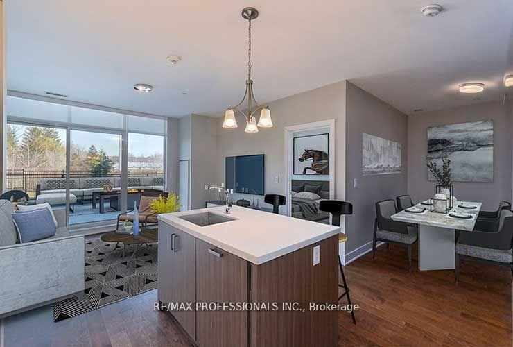 3 Bedrooms Condo at 1575 Lakeshore, Mississauga For sale