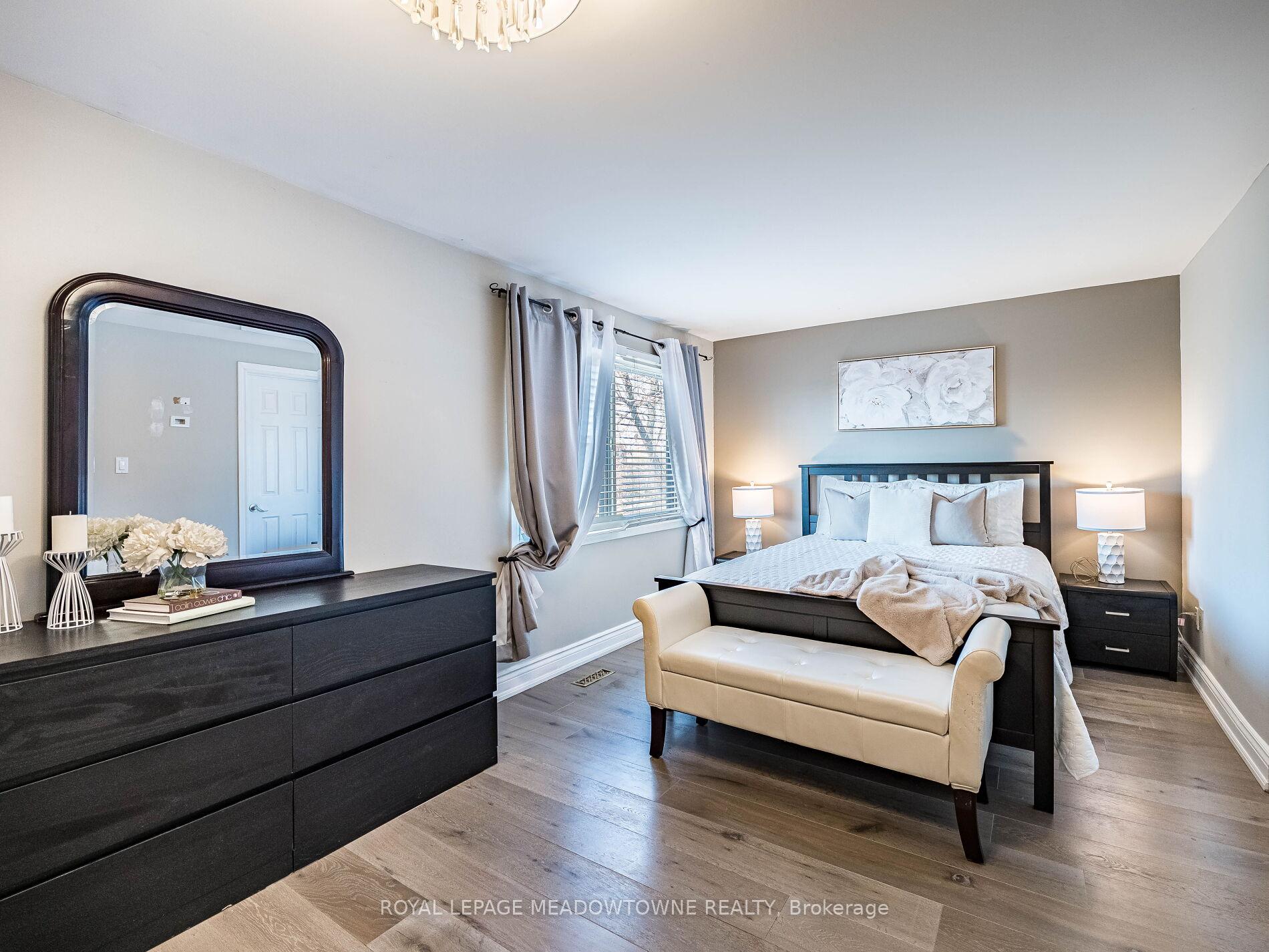3 Bedrooms Condo at 6780 Formentera, Mississauga For sale