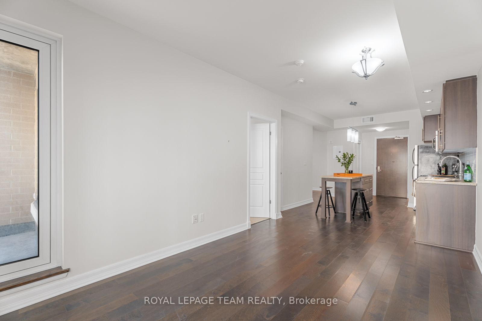 238 Besserer Street, #711