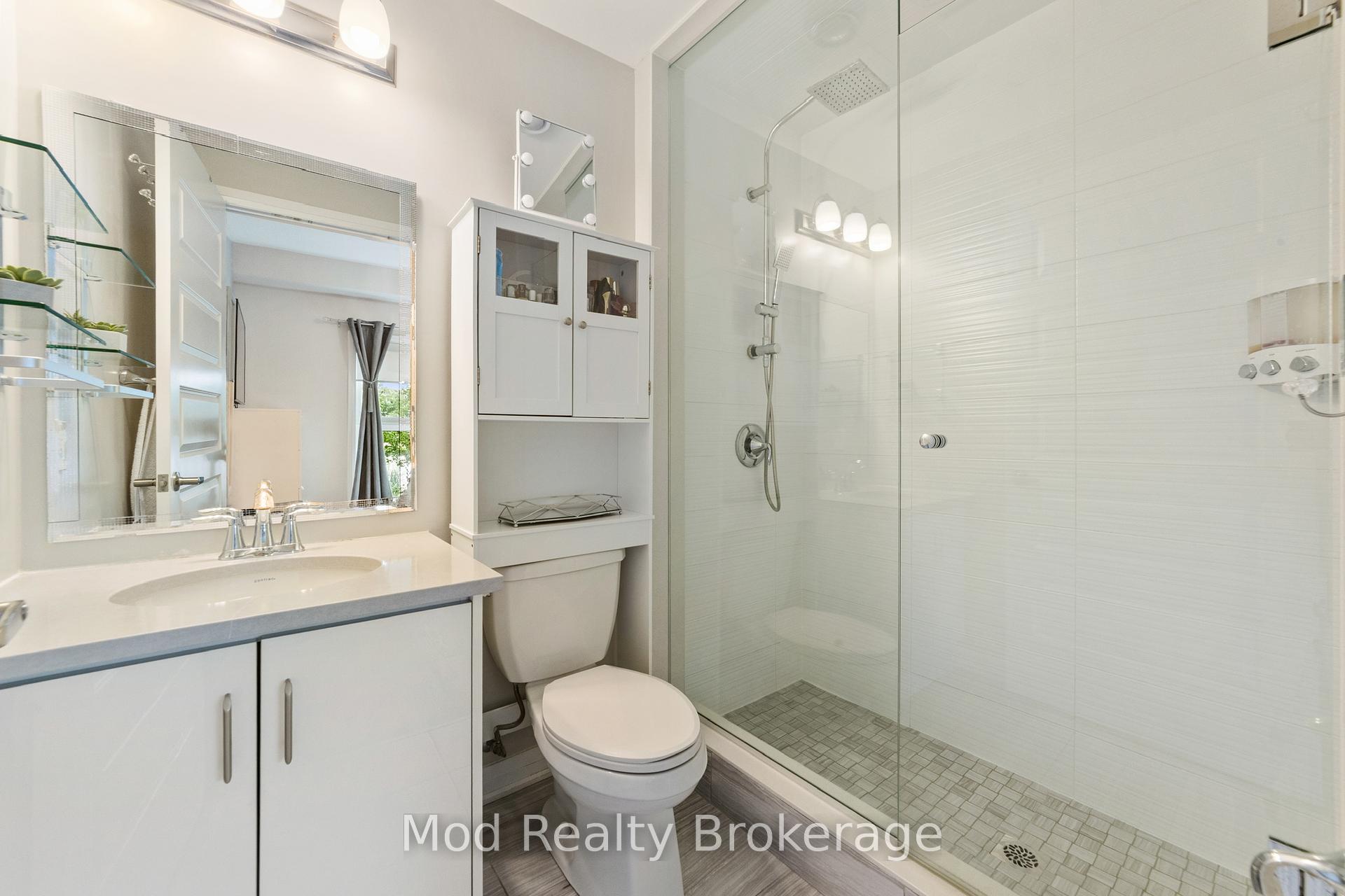 2 Bedrooms Condo at 128 Grovewood, Oakville For sale