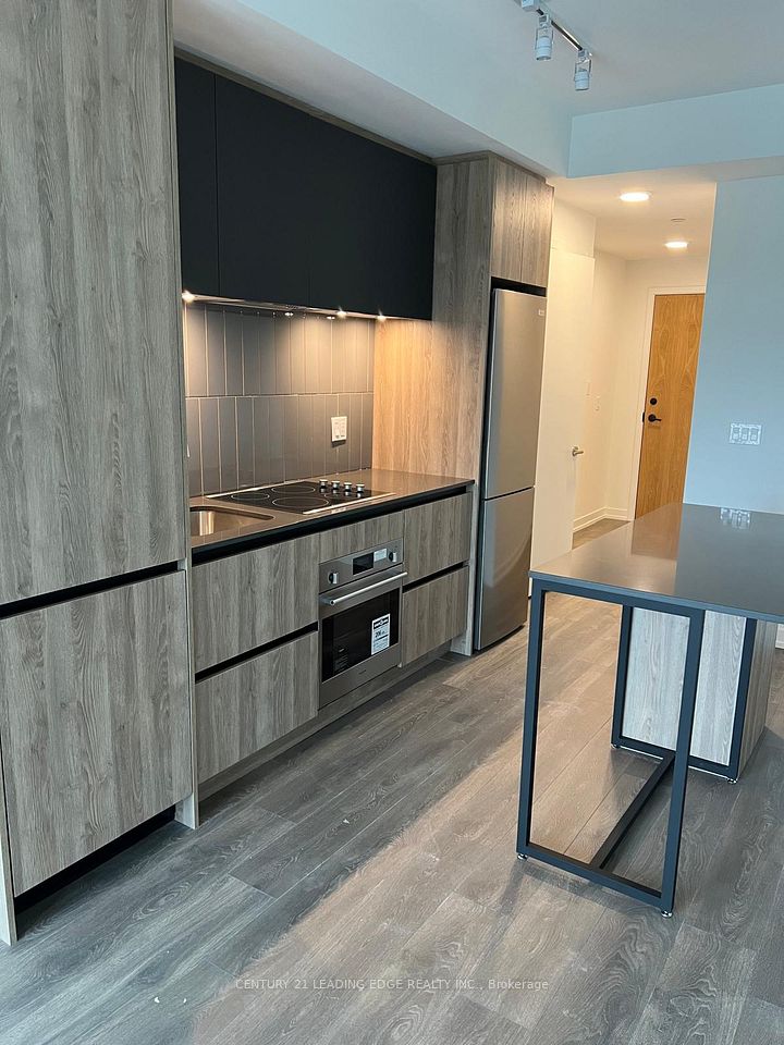 8 Beverley Glen Boulevard