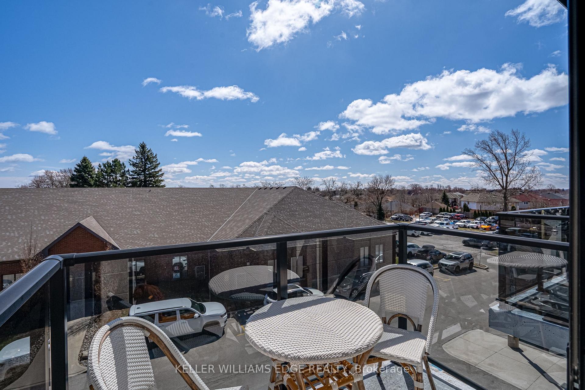 2 Bedrooms Condo at 170 Rockhaven,  Hamilton For sale