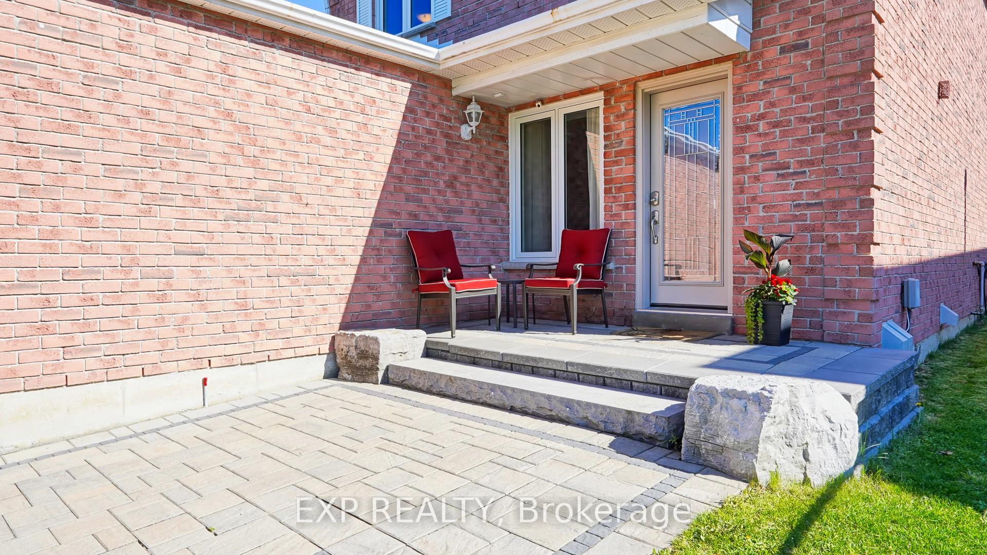 48 Large Crescent ; MLS ID: E12153943