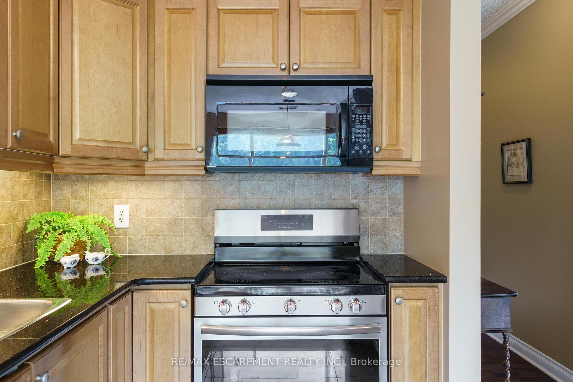 2 Bedrooms Condo at 4000 Creekside, Hamilton For sale