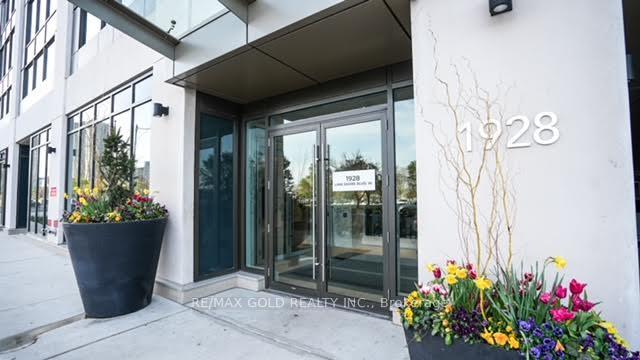 3 Bedrooms Condo at 1928 Lakeshore, Toronto For sale