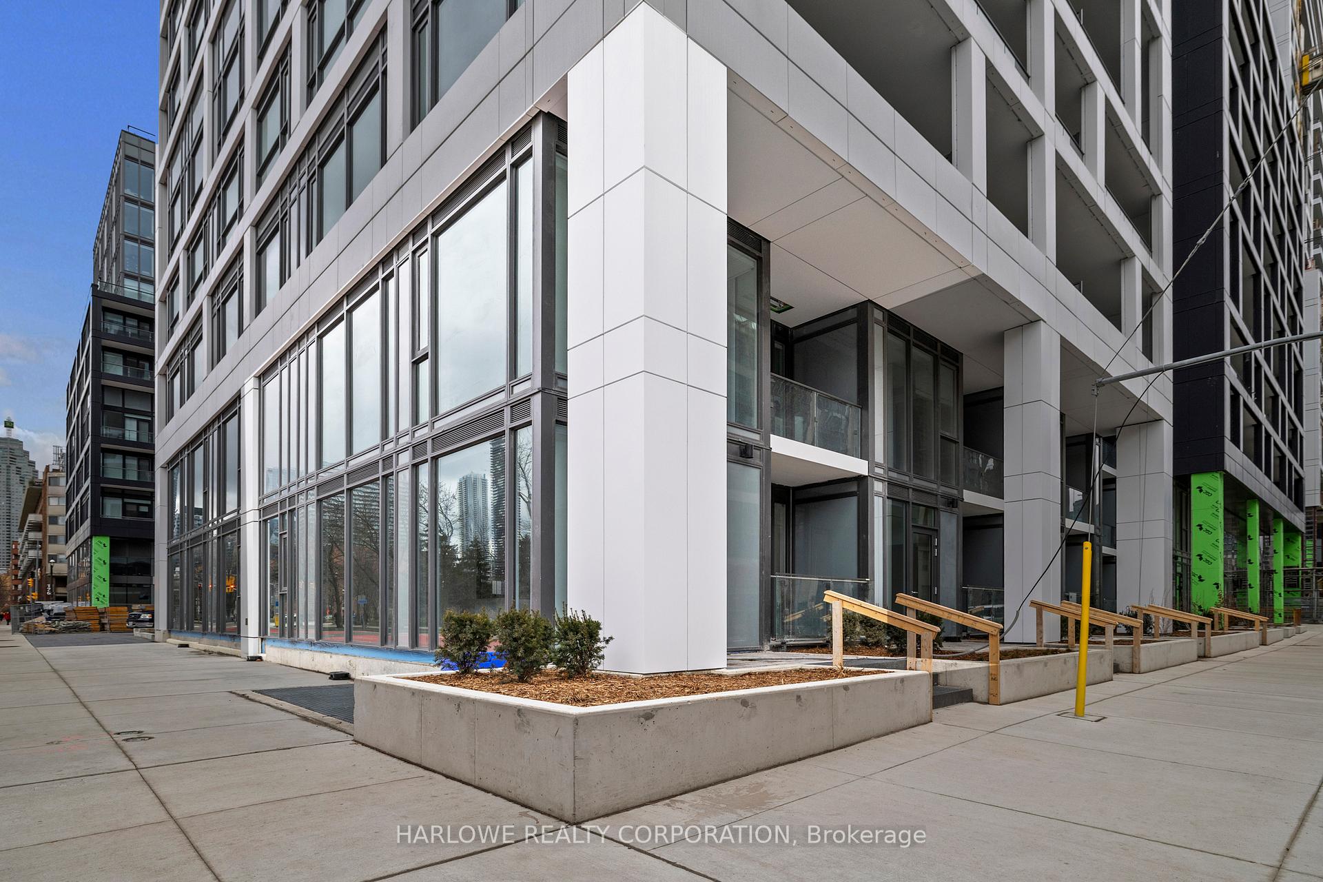 4 Bedrooms Condo at 60 Princess,  Toronto For sale