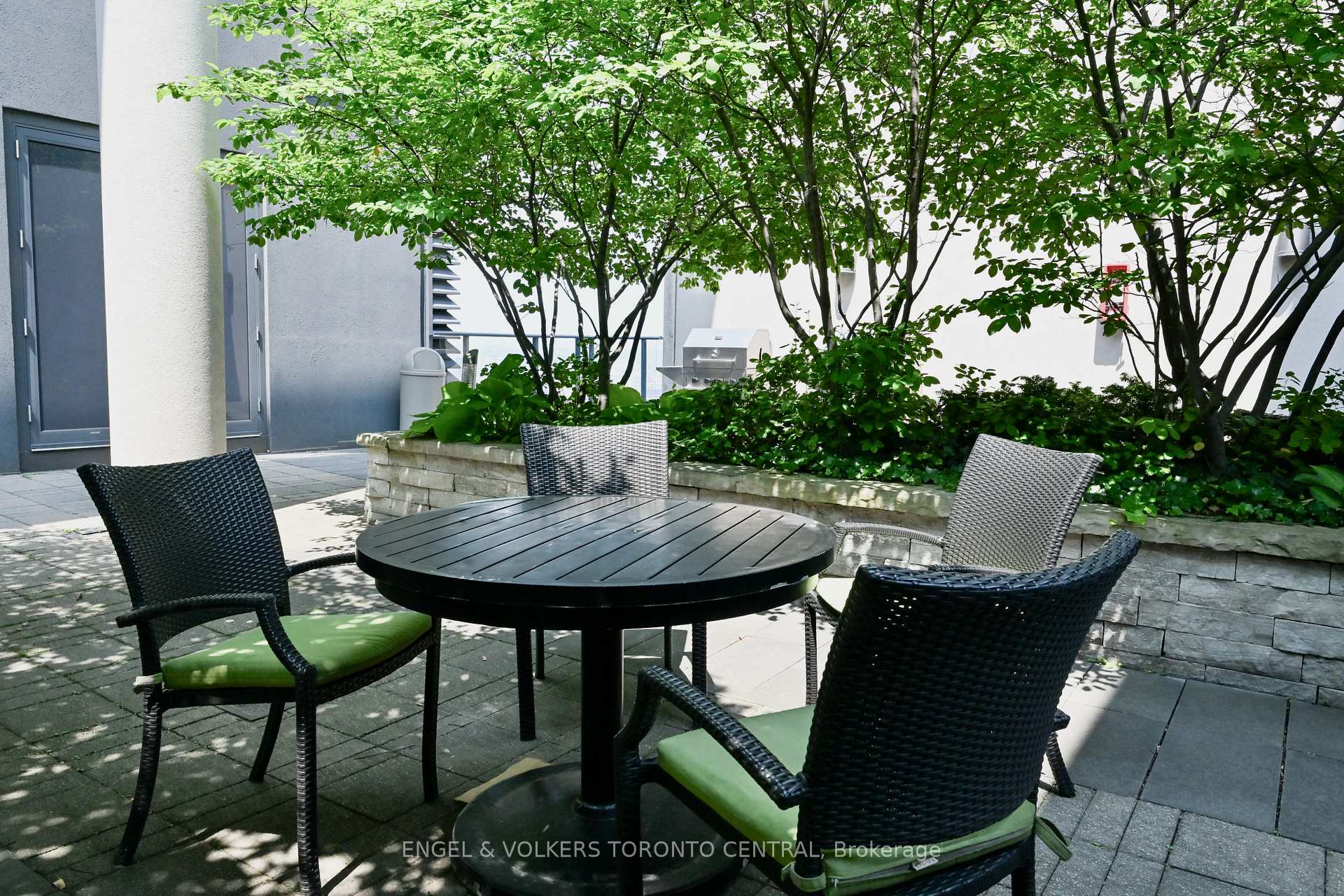 2 Bedrooms Condo at 770 Bay, Toronto For sale