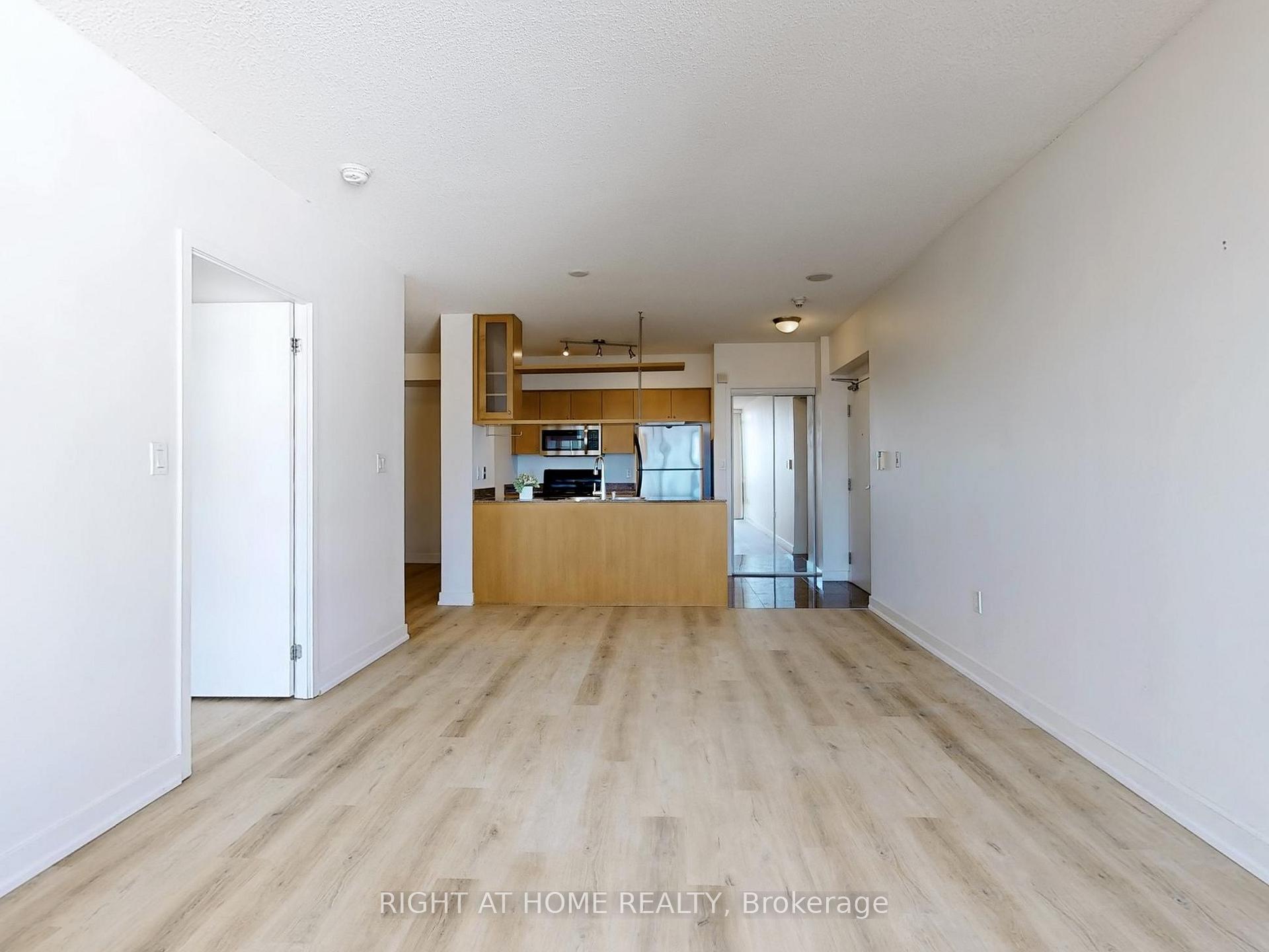 2 Bedrooms Condo at 5 Mariner, Toronto For sale