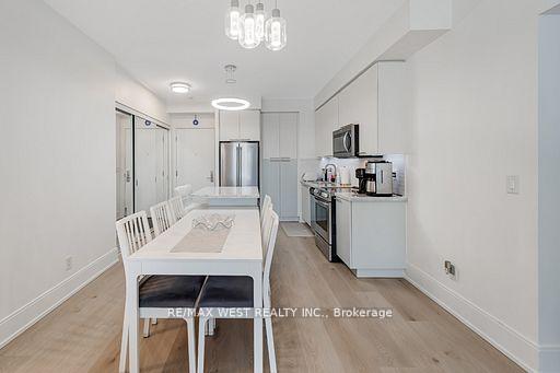 2 Bedrooms Condo at 70 Roehampton,  Toronto For sale