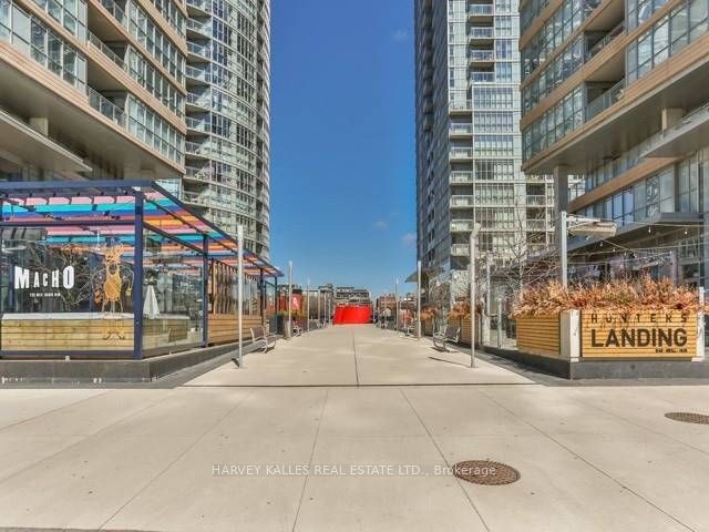 15 Iceboat Terrace 335