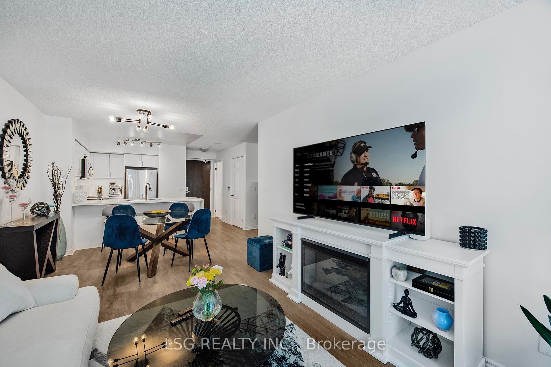 2 Bedrooms Condo at 19 Grand Trunk, Toronto For sale