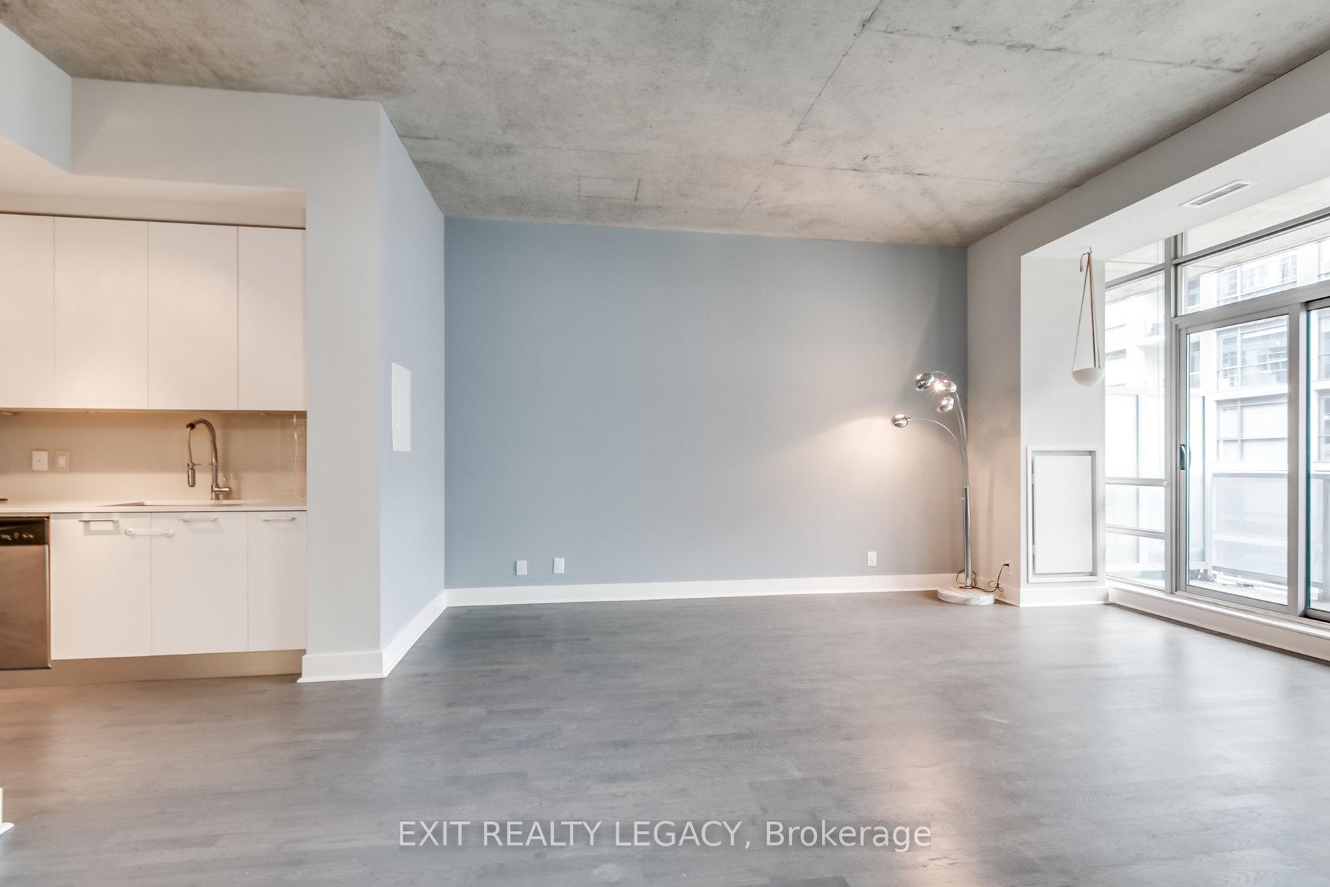 1 Bedroom Condo at 399 Adelaide,  Toronto For sale