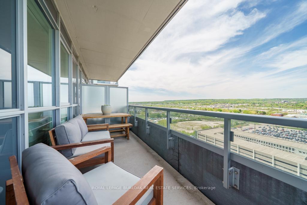 2 Bedrooms Condo at 2087 Fairview, Burlington For sale
