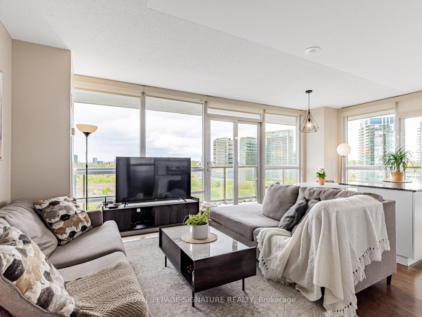 2 Bedrooms Condo at 15 Legion, Toronto For sale