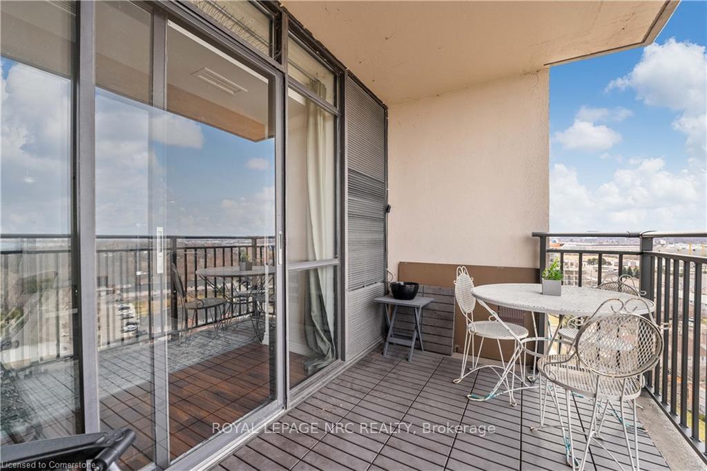 2 Bedrooms Condo at 500 GREEN,  Hamilton For sale