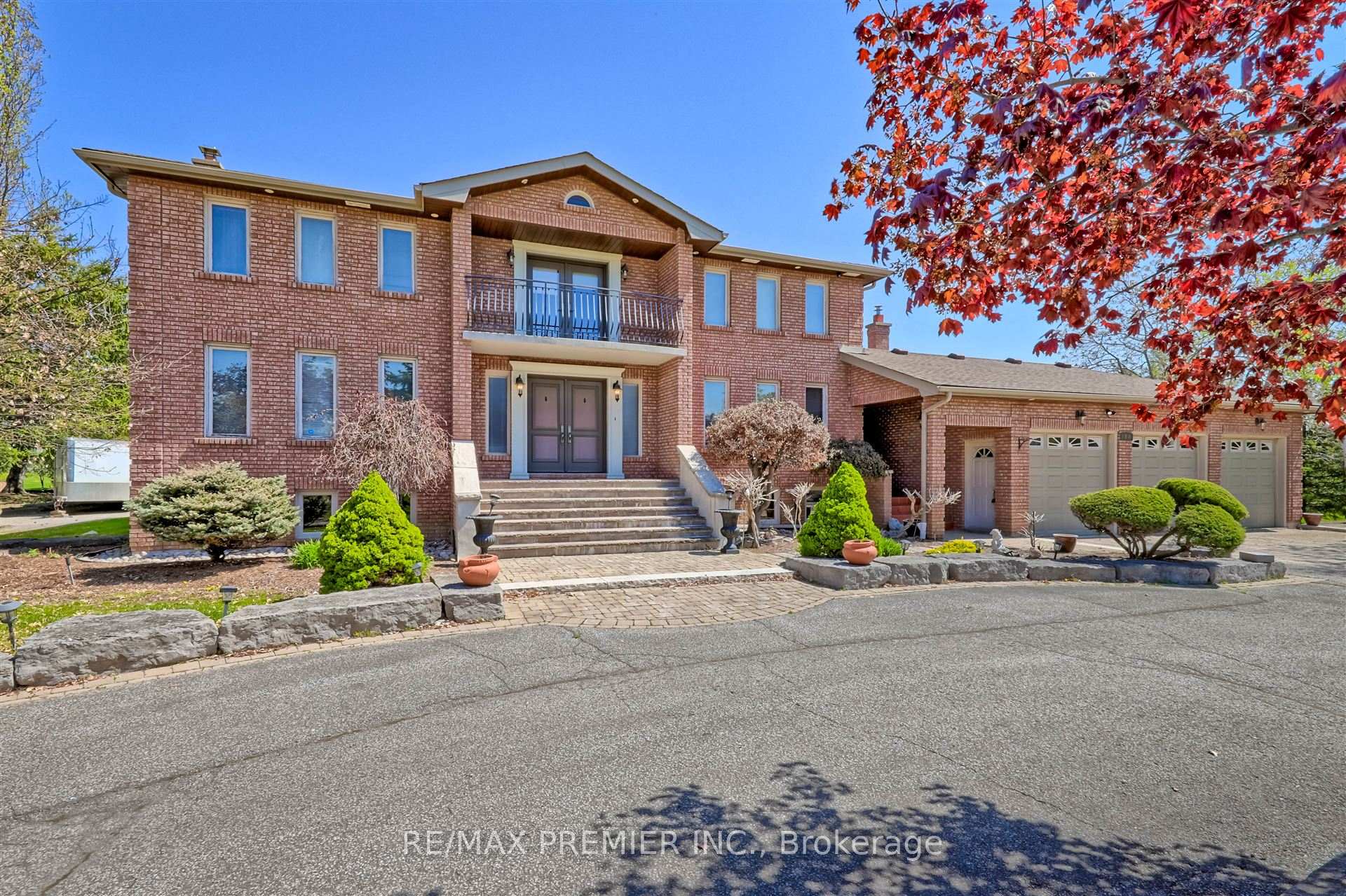 27 Fenton Way, Brampton, ON L6P 0P4