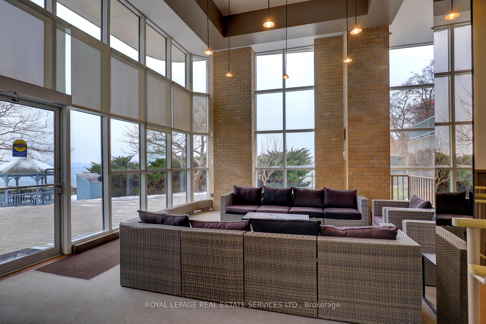 2 Bedrooms Condo at 2190 Lakeshore, Burlington For sale
