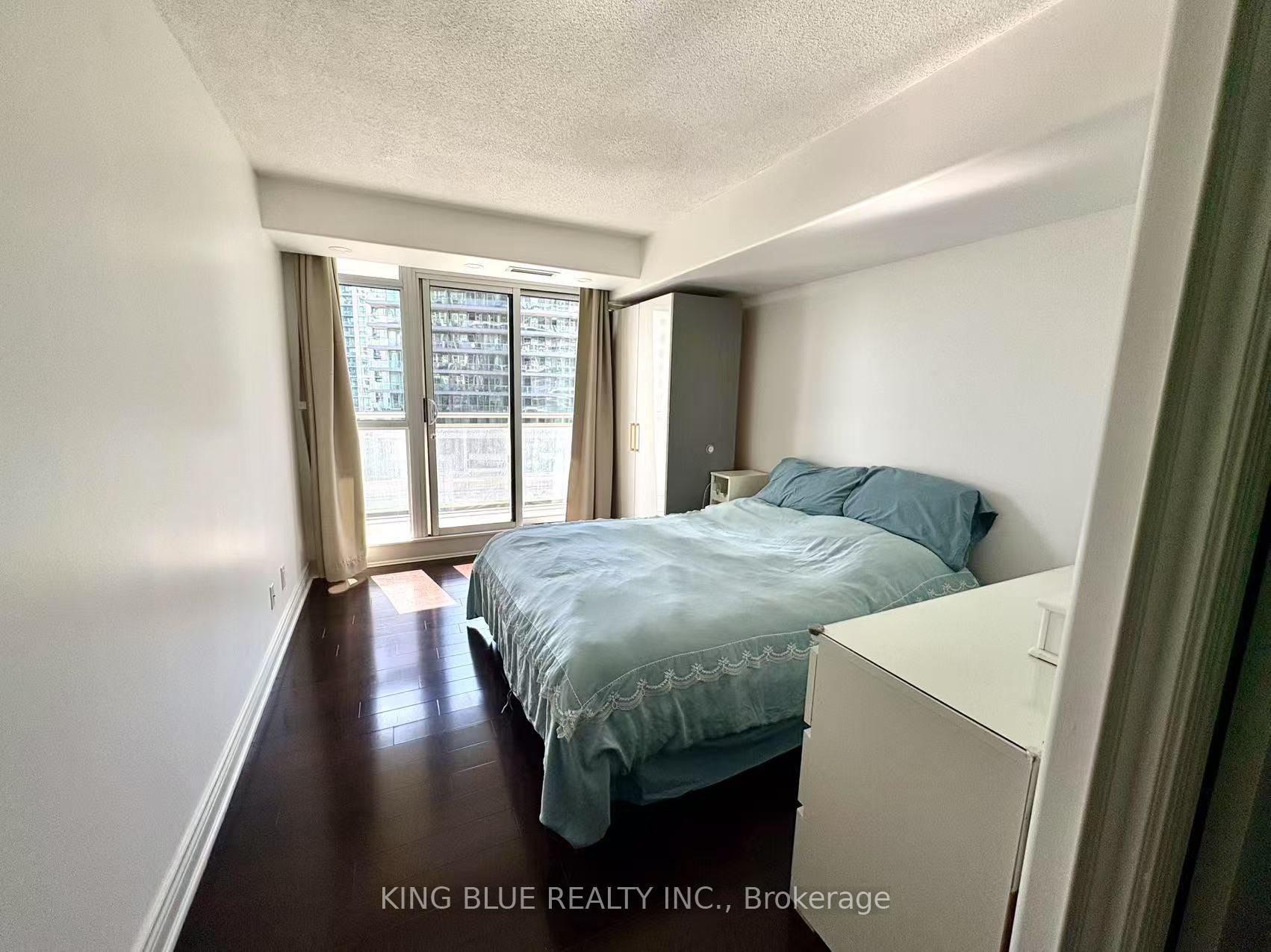 3 Bedrooms Condo at 35 Bastion,  Toronto For sale