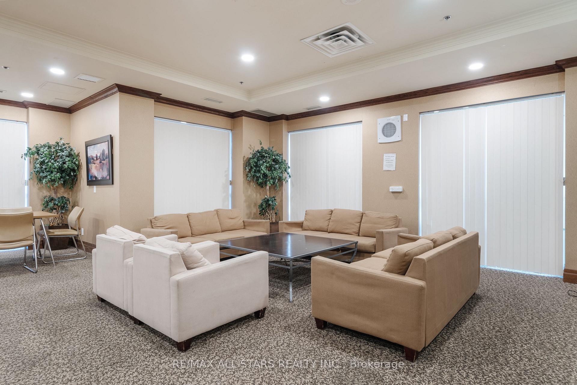 2 Bedrooms Condo at 5 Michael Power, Toronto For sale