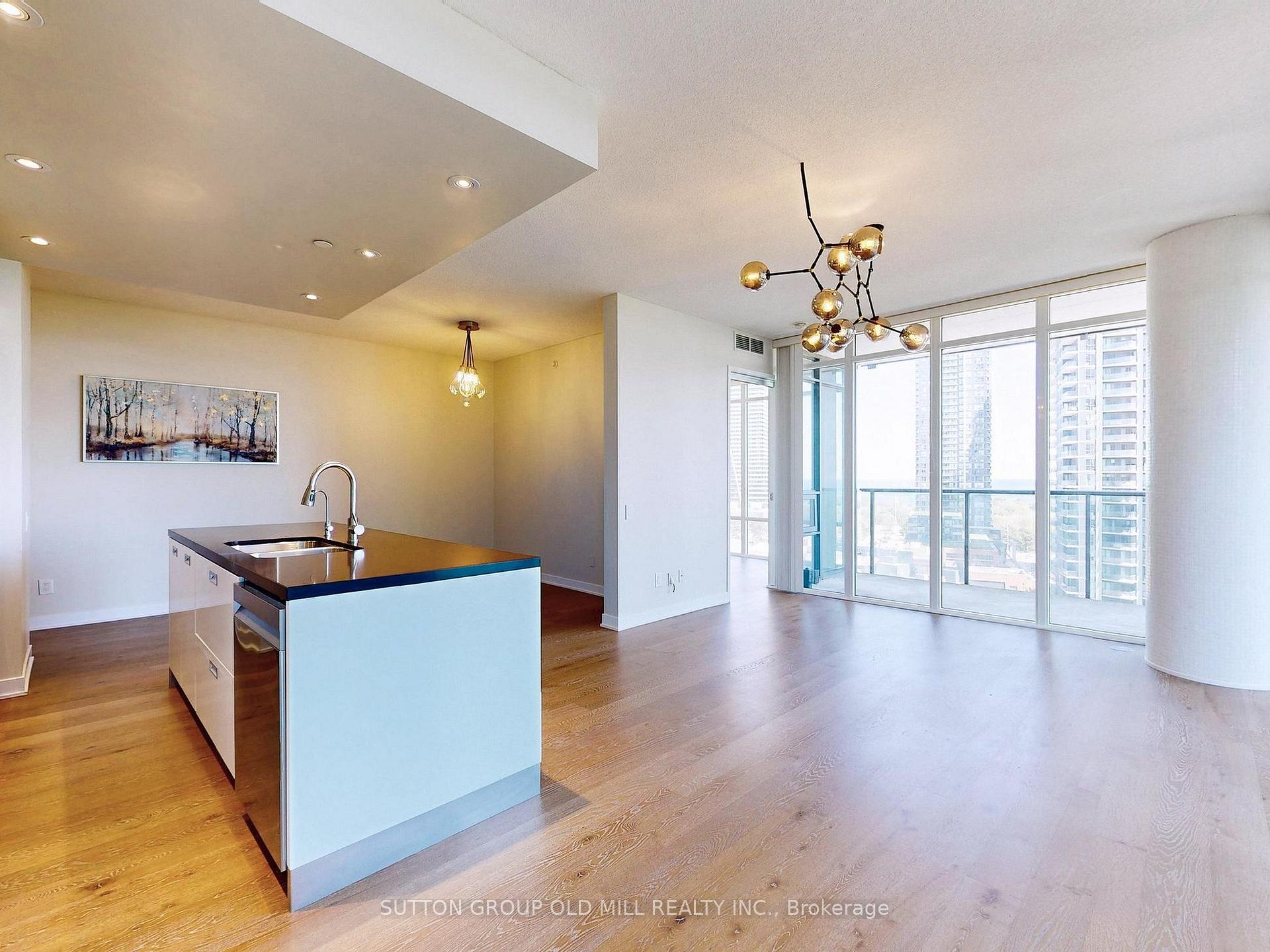 3 Bedrooms Condo at 90 Park Lawn, Toronto For sale