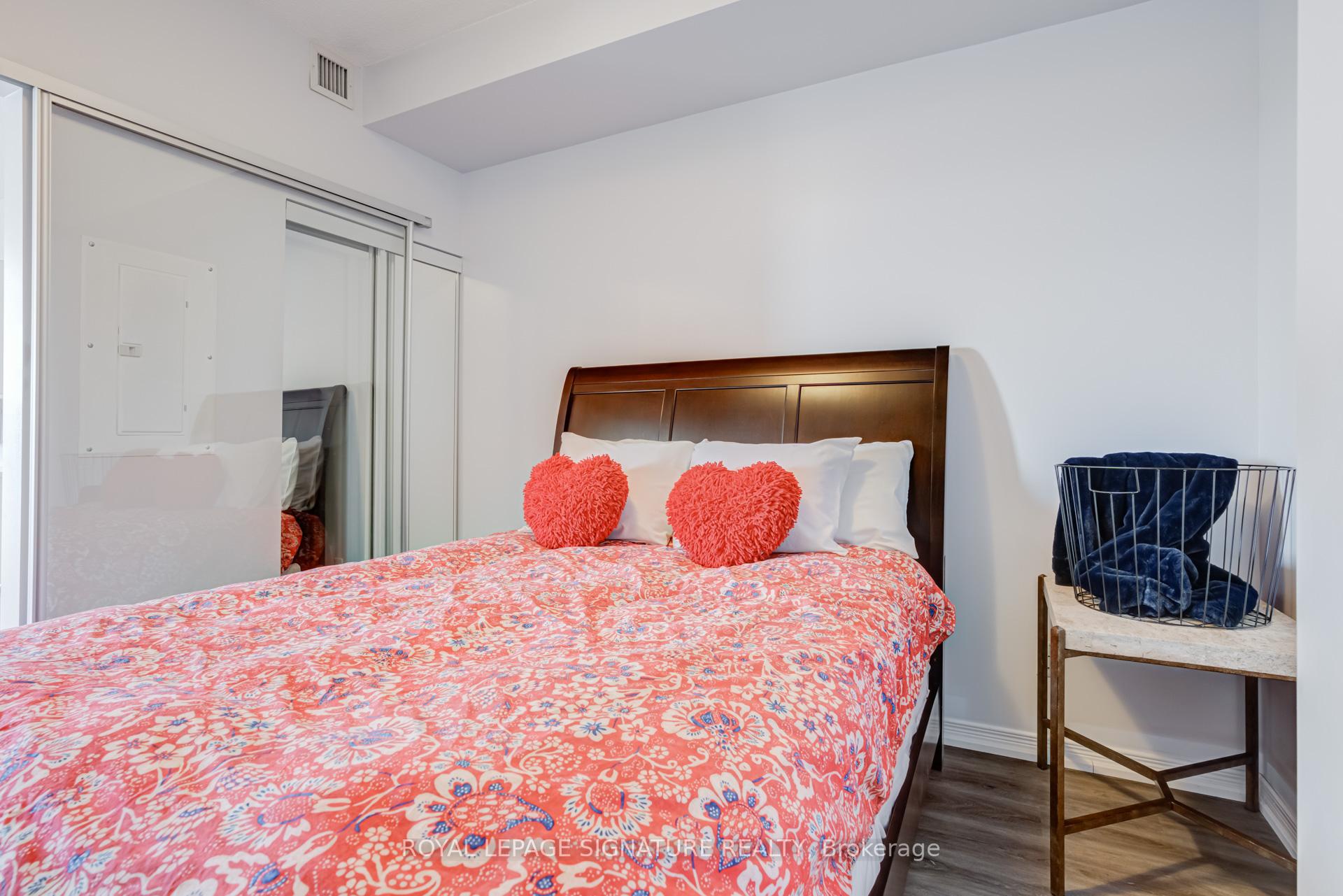 1 Bedroom Condo at 352 Front, Toronto For sale