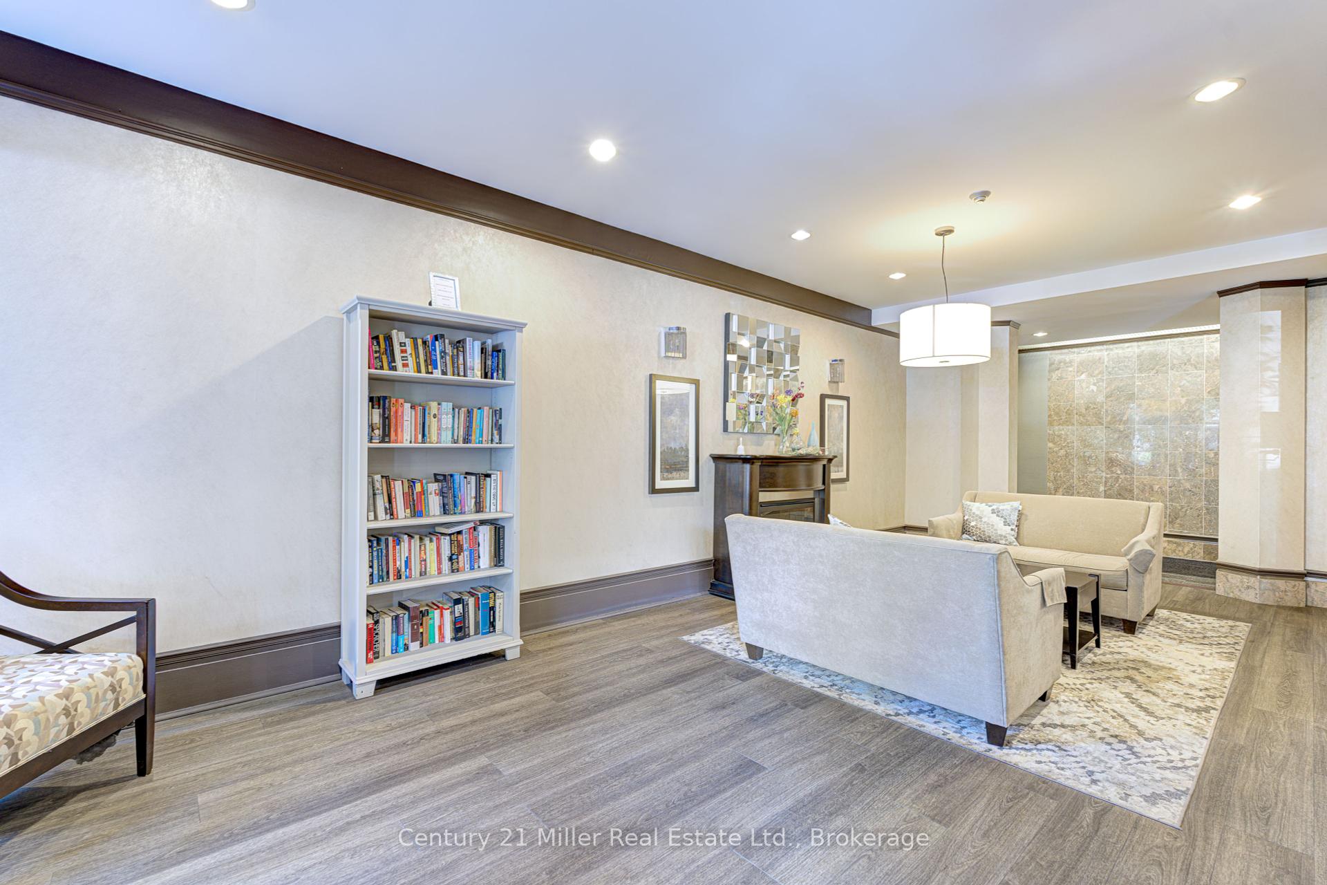 2 Bedrooms Condo at 67 Caroline, Hamilton For sale
