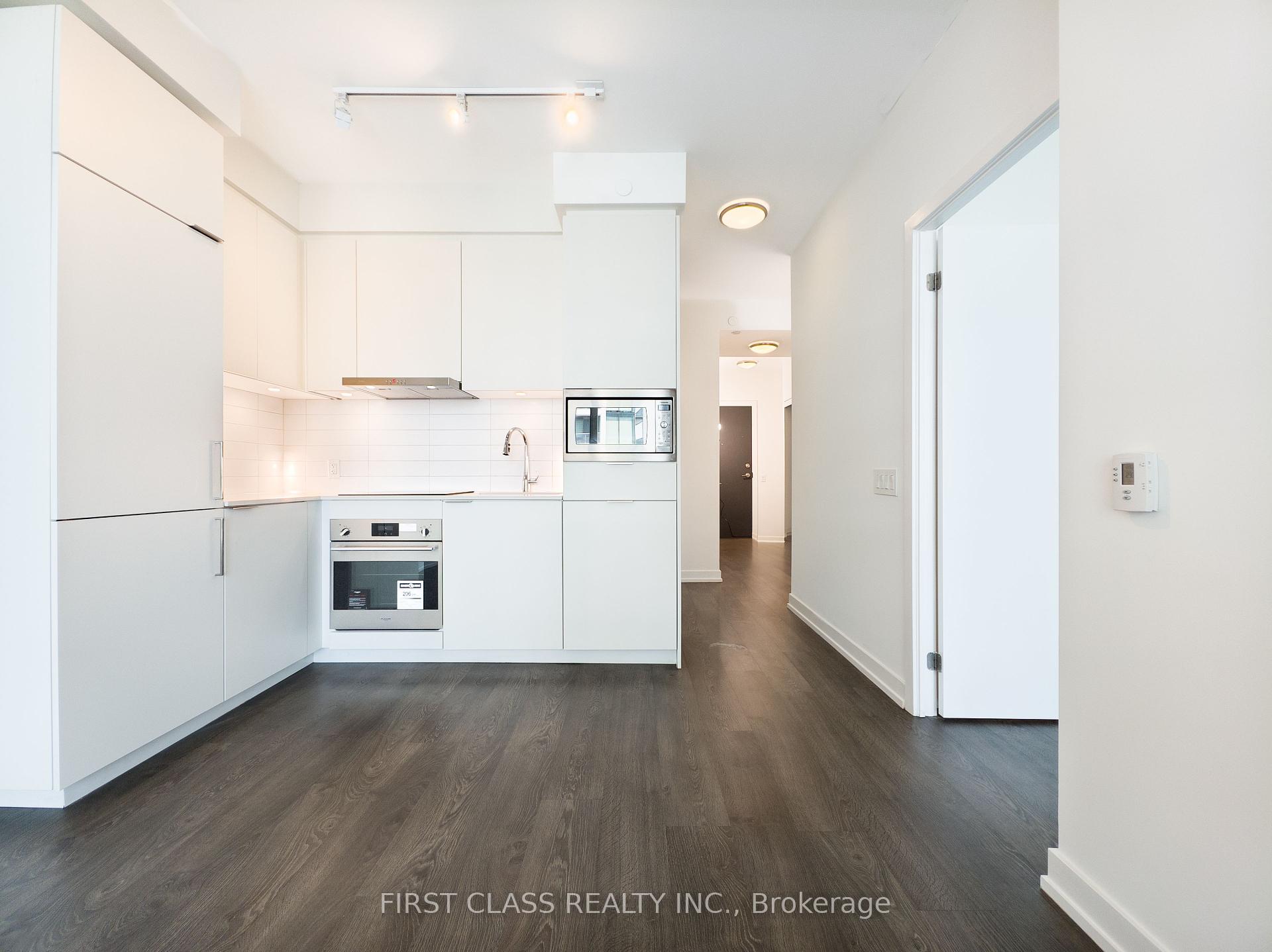 2 Bedrooms Condo at 8 Olympic Garden, Toronto For sale