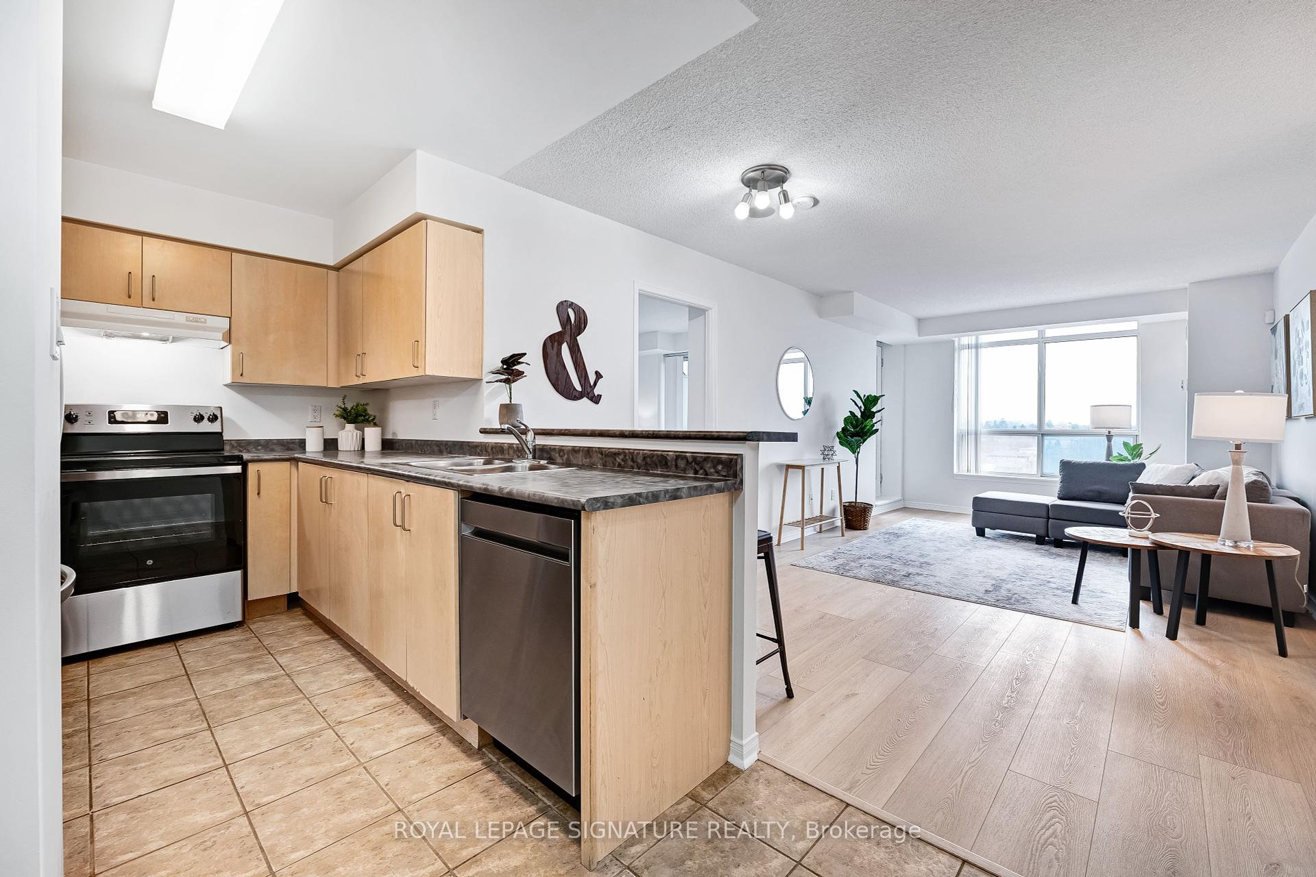 2 Bedrooms Condo at 233 Beecroft, Toronto For sale