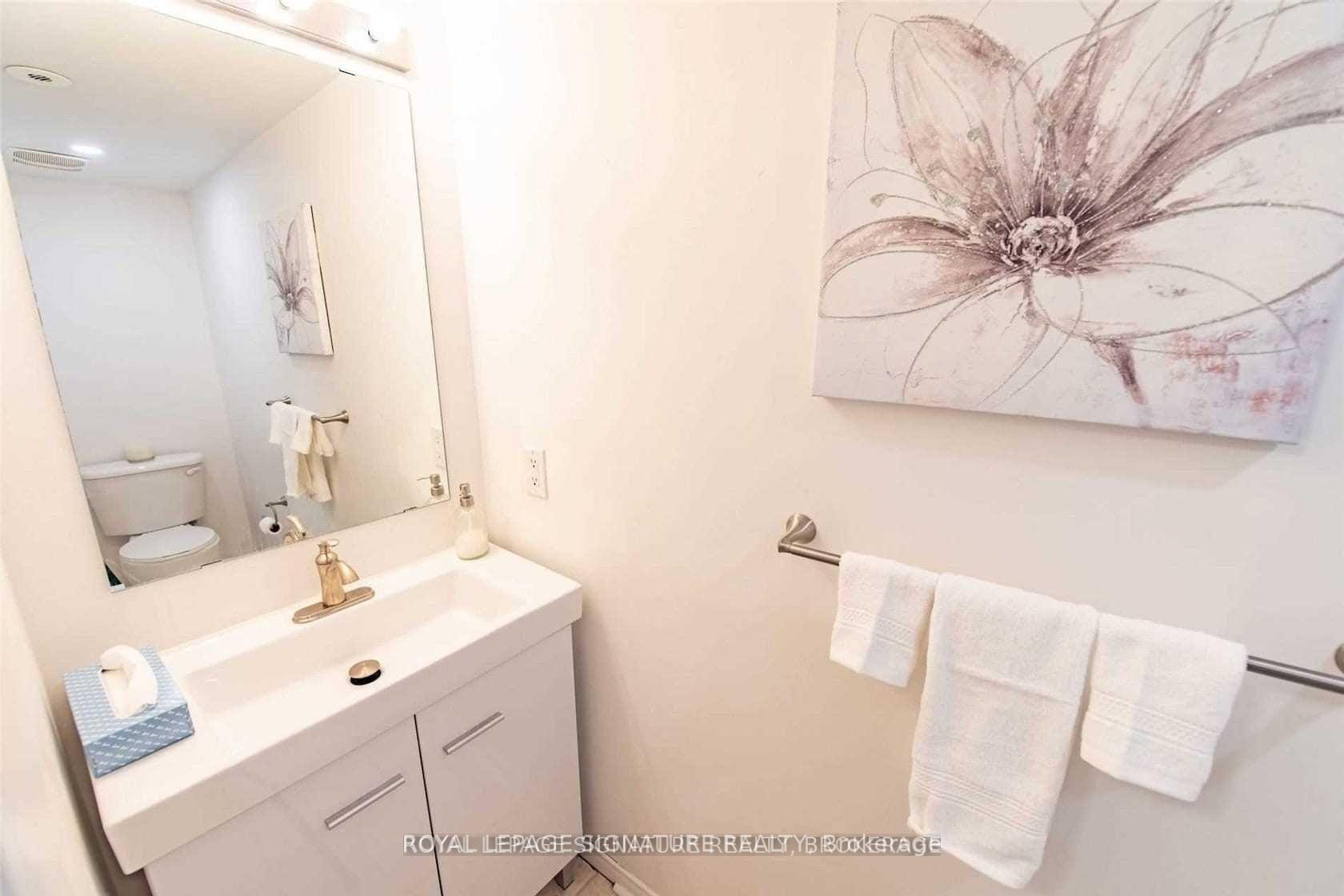 2 Bedrooms Condo at 4975 Southampton, Mississauga For sale