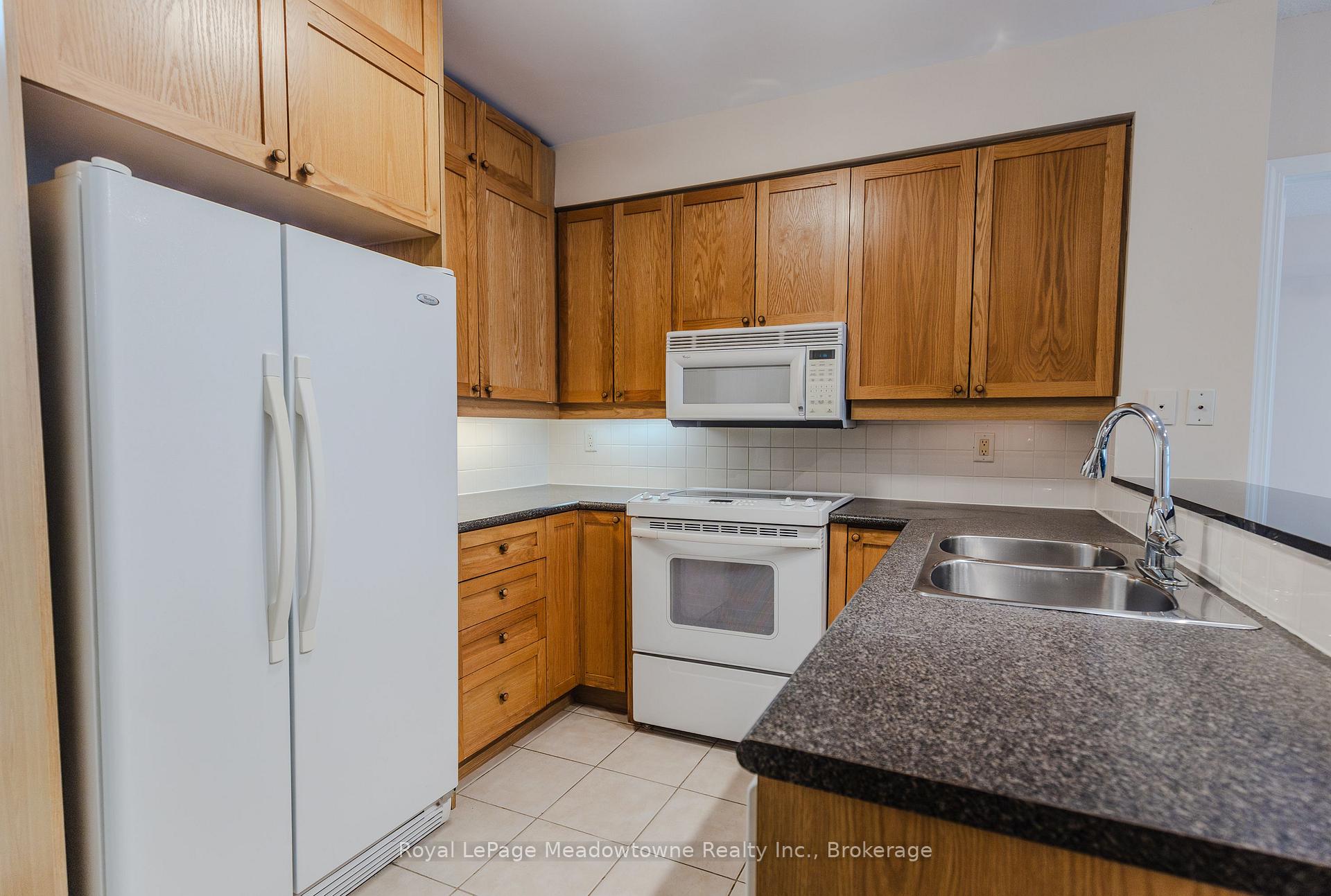 2 Bedrooms Condo at 1801 Bayview, Toronto For sale