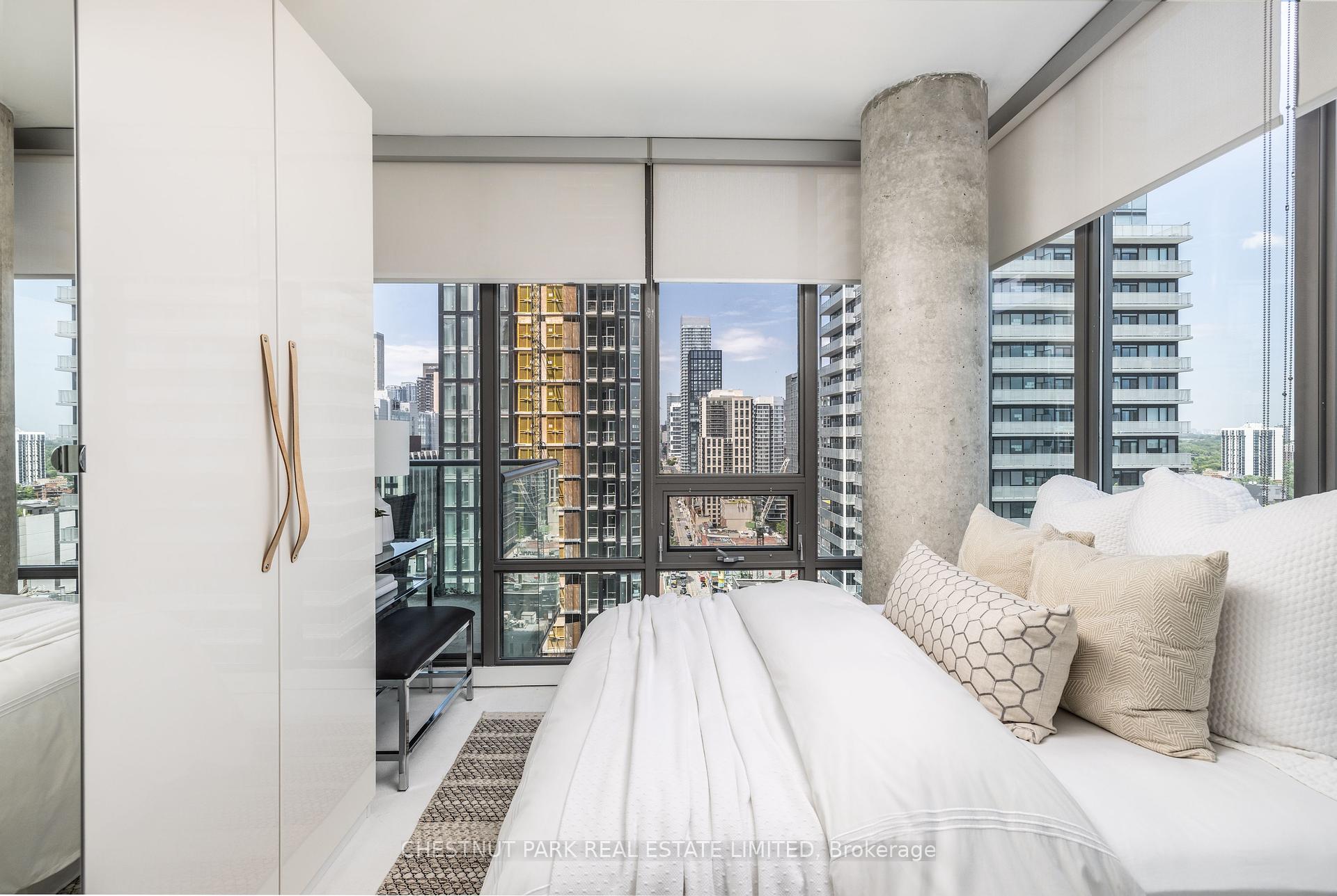 2 Bedrooms Condo at 33 Lombard, Toronto For sale