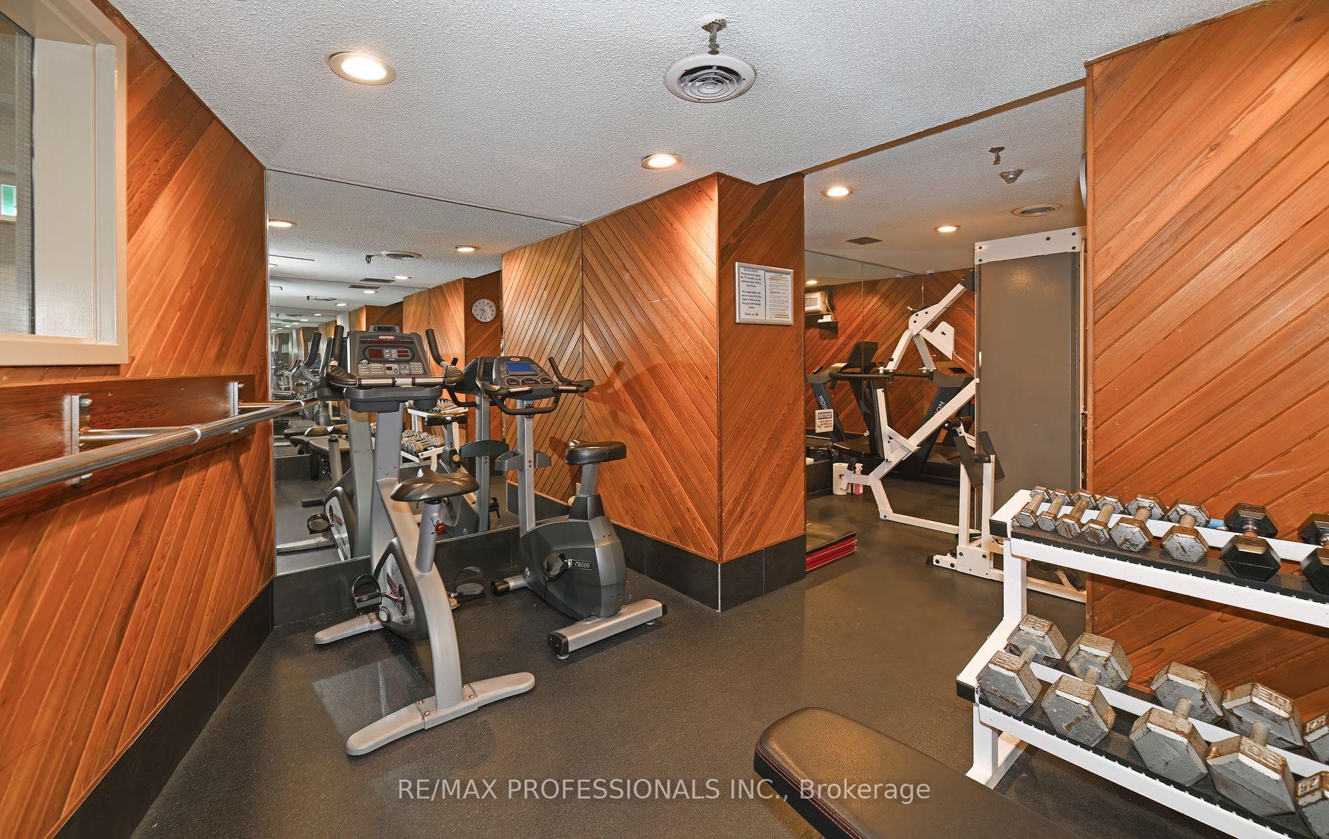 3 Bedrooms Condo at 40 Richview, Toronto For sale
