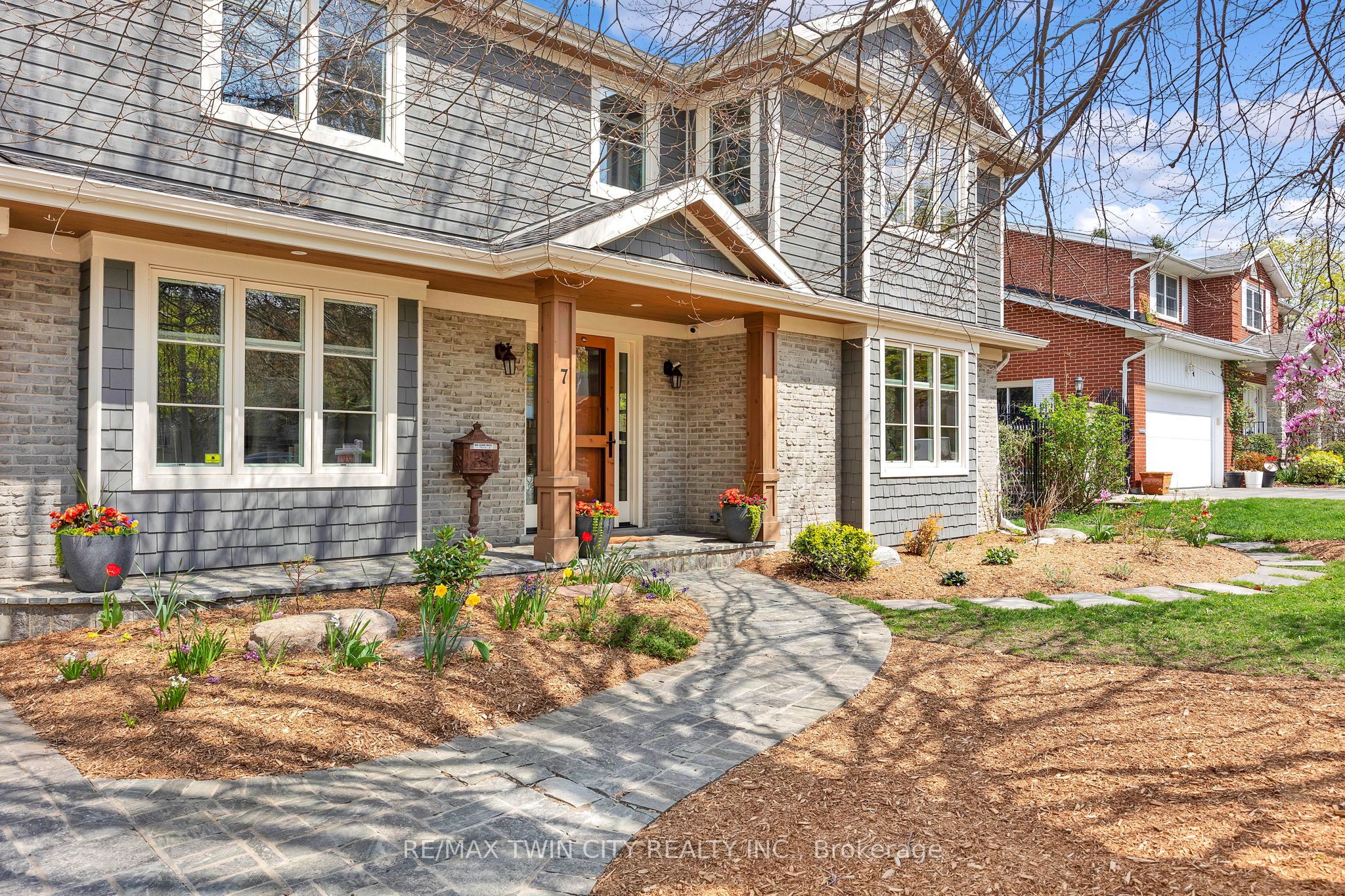 7 Huntley Crescent