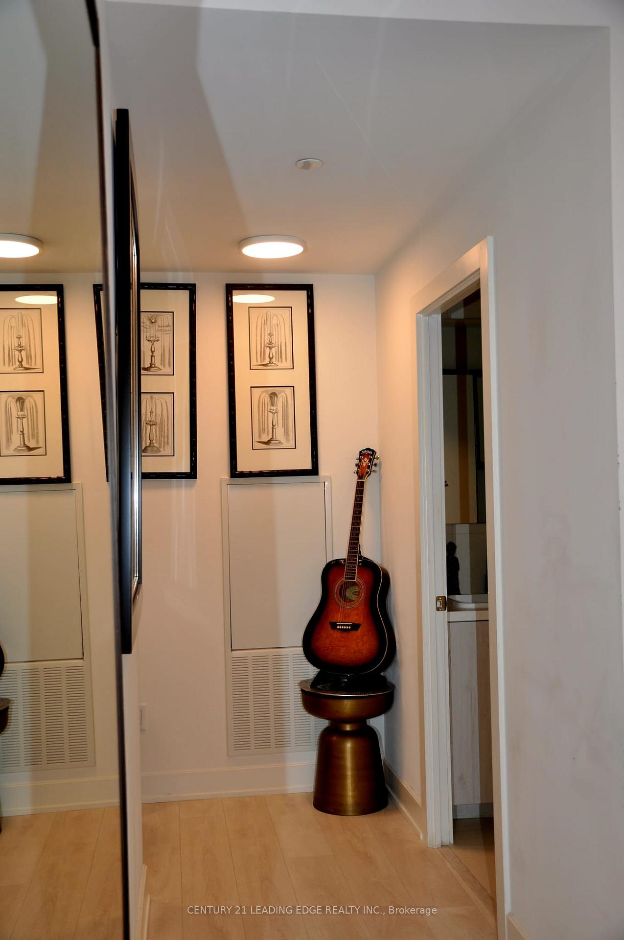 3 Bedrooms Condo at 15 MERCER, Toronto For sale