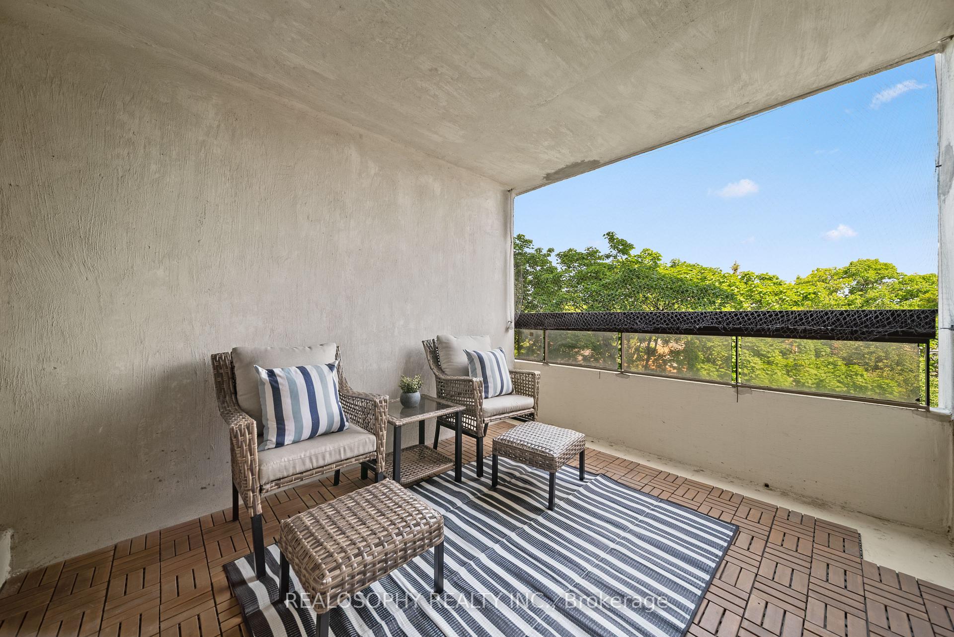 3 Bedrooms Condo at 100 Quebec, Toronto For sale