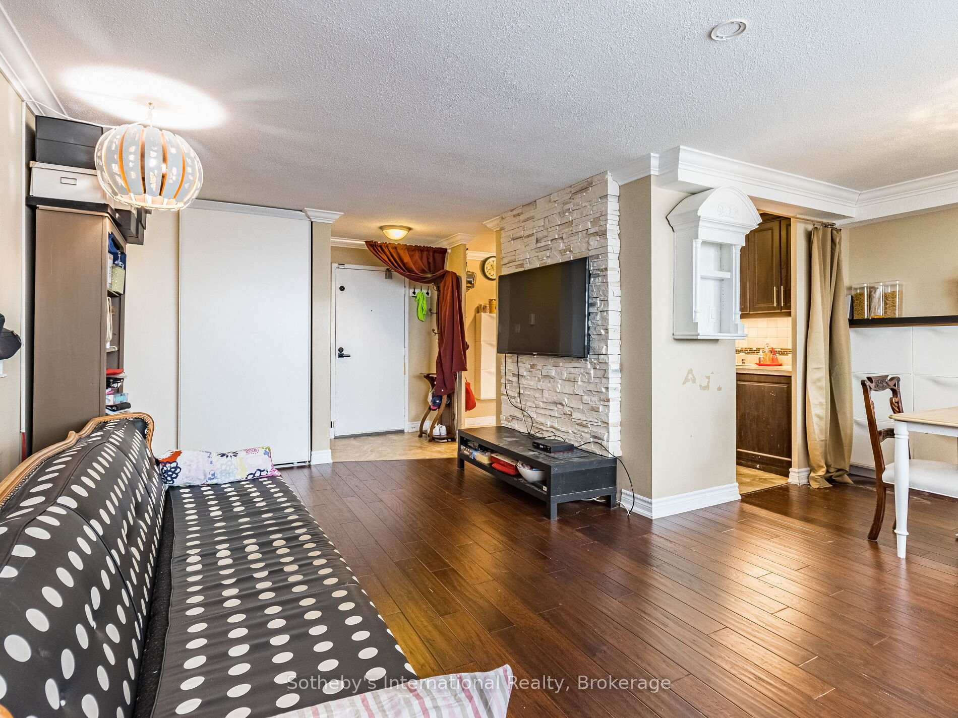 3 Bedrooms Condo at 3120 Kirwin,  Mississauga For sale