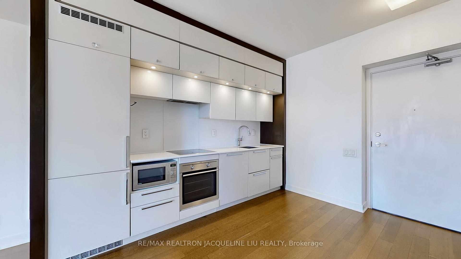 1 Bedroom Condo at 15 Grenville, Toronto For sale