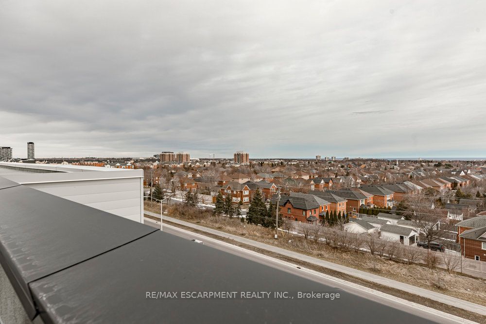 95 Dundas Street W, #003