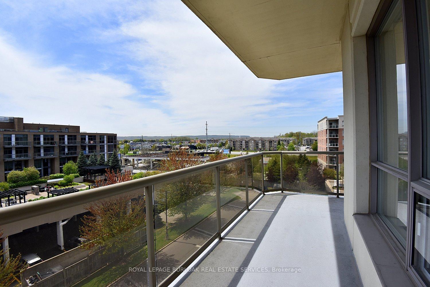 2 Bedrooms Condo at 1998 Ironstone, Burlington For sale