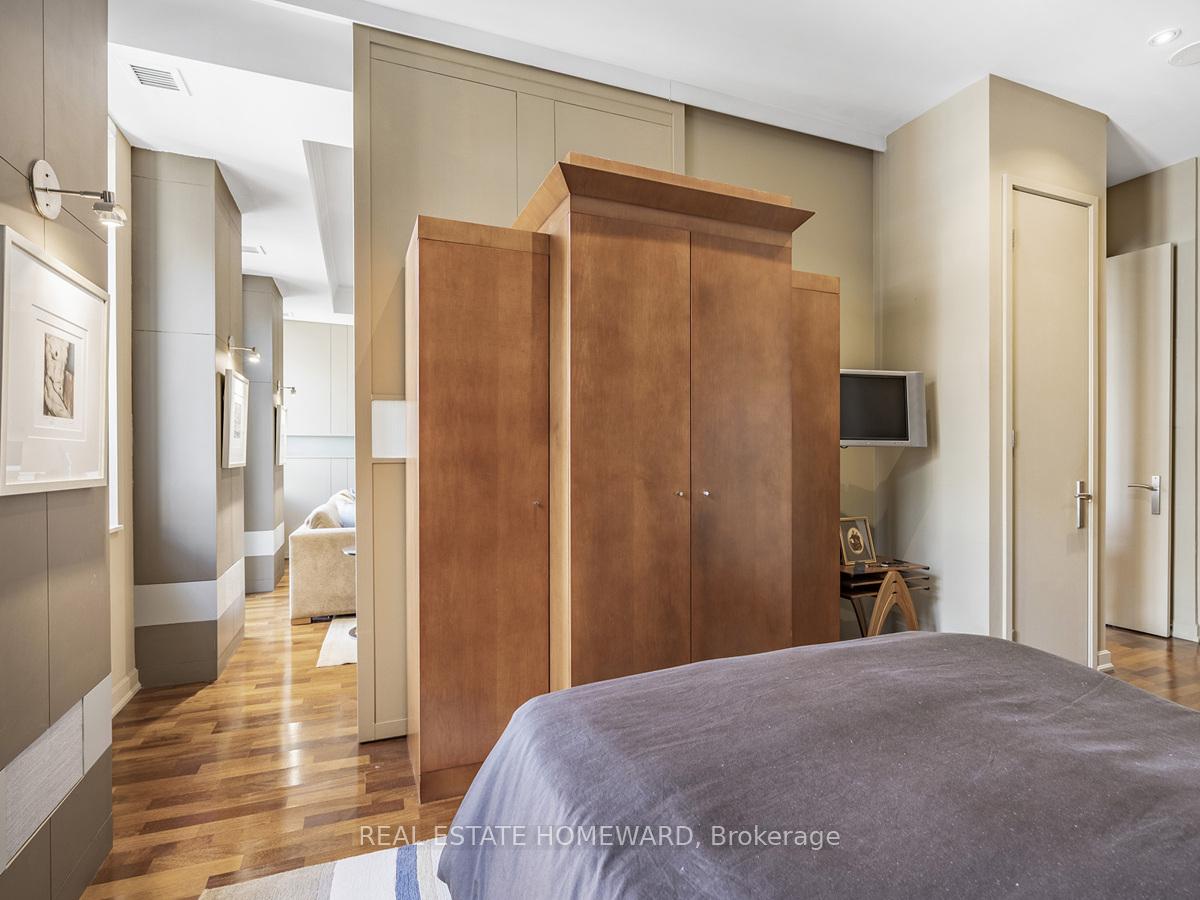 2 Bedrooms Condo at 48 St Clair, Toronto For sale