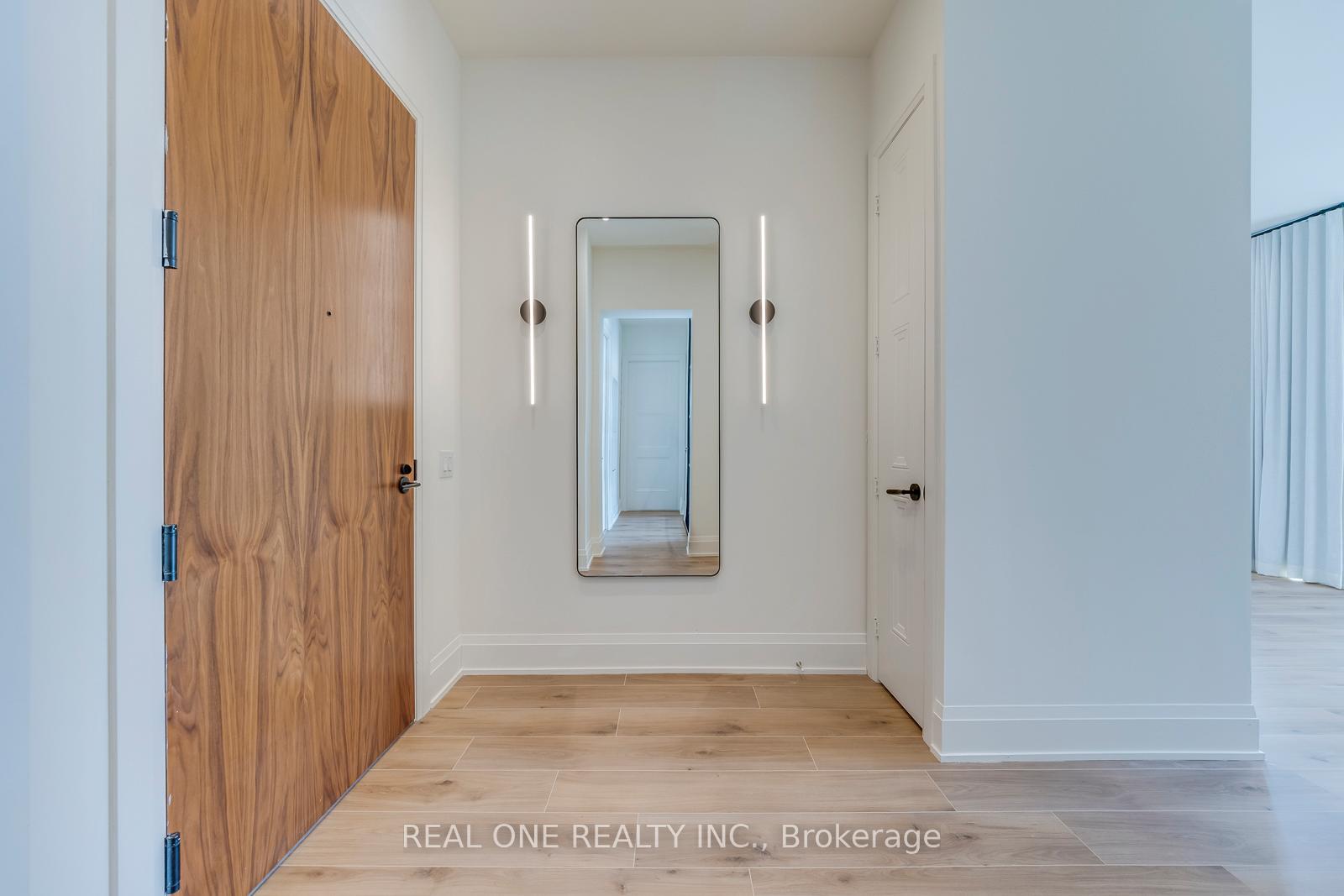 3 Bedrooms Condo at 509 Dundas, Oakville For sale