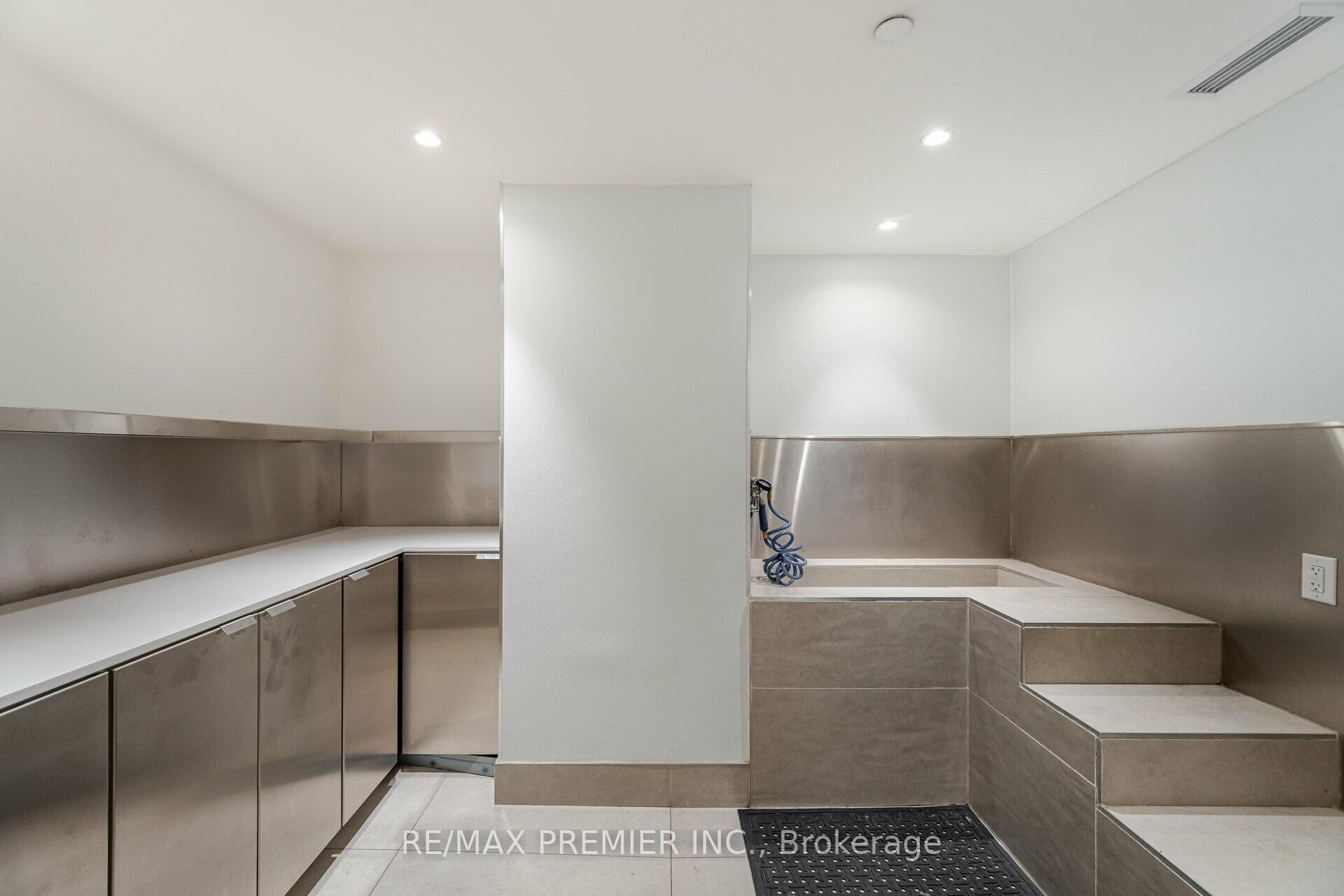 2 Bedrooms Condo at 30 Gibbs,  Toronto For sale