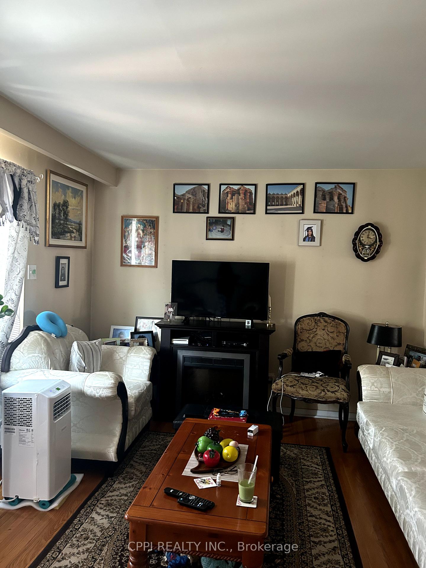 4 Bedrooms Condo at 69 Godstone, Toronto For sale