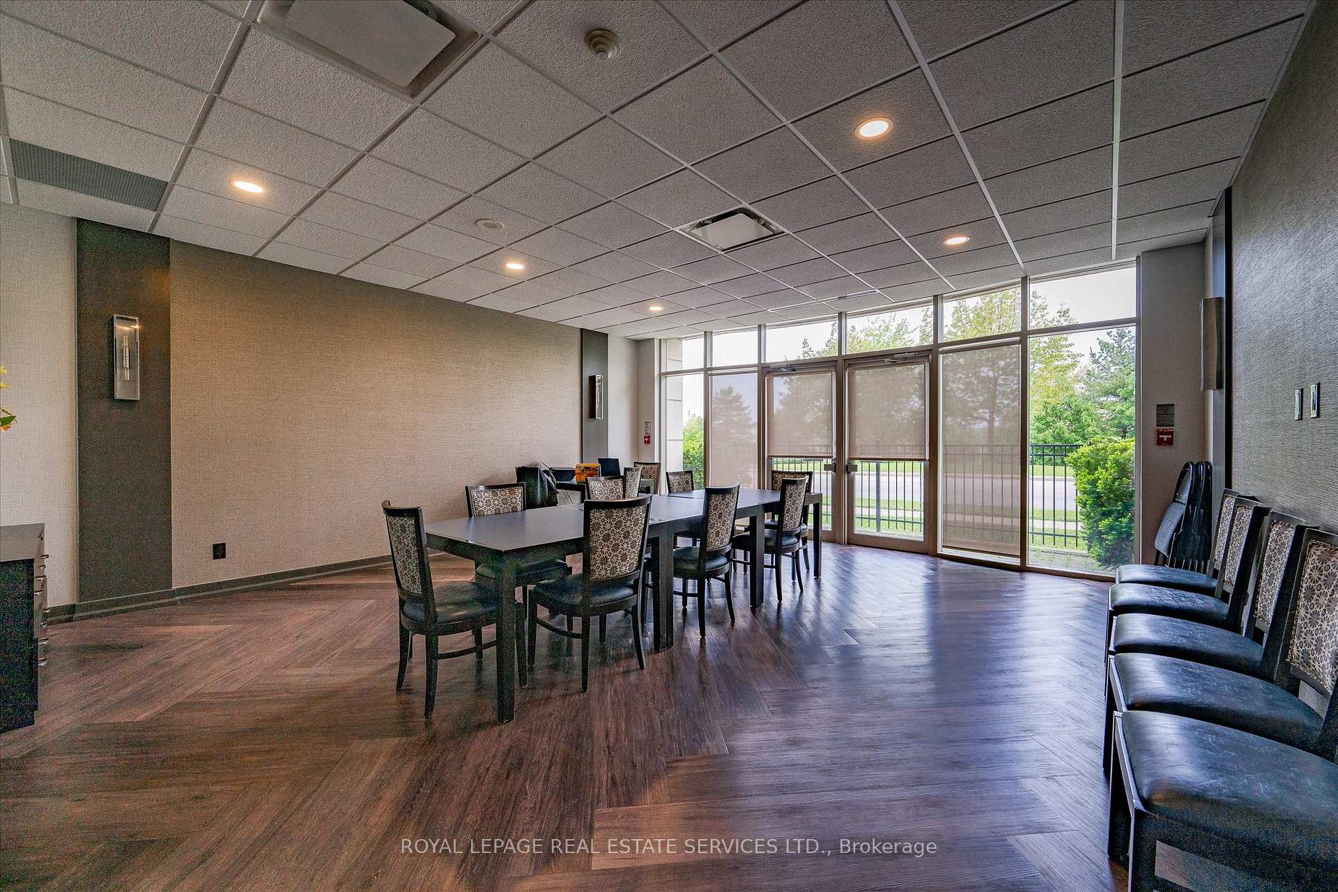 2 Bedrooms Condo at 2325 Central Park, Oakville For sale