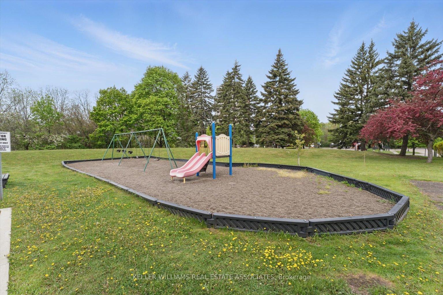 2 Bedrooms Condo at 966 Inverhouse, Mississauga For sale