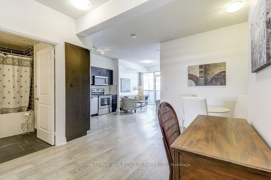 2 Bedrooms Condo at 55 Speers, Oakville For sale