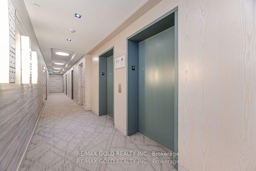 2 Bedrooms Condo at 4633 Glen Erin, Mississauga For sale