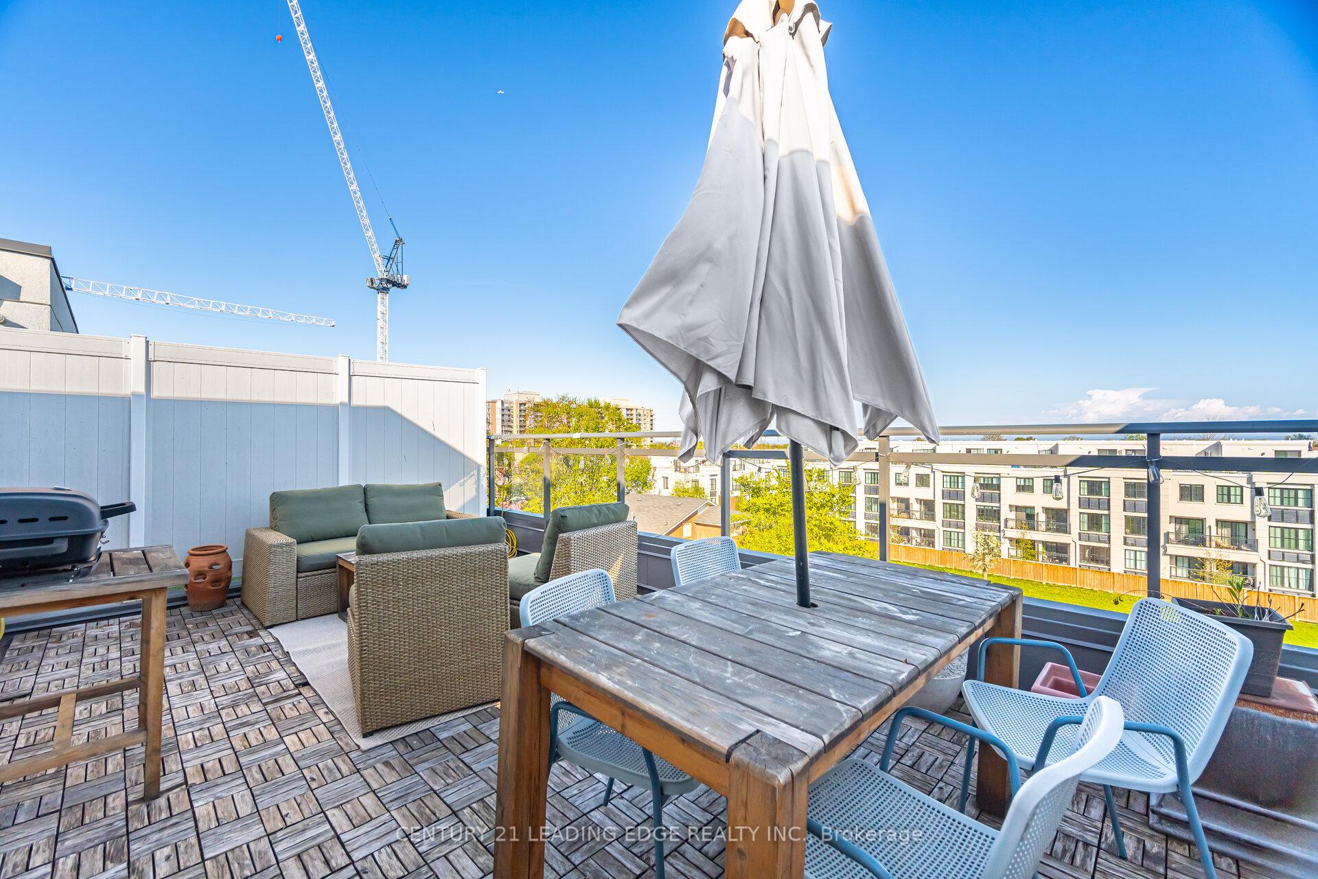 2 Bedrooms Condo at 650 Atwater, Mississauga For sale